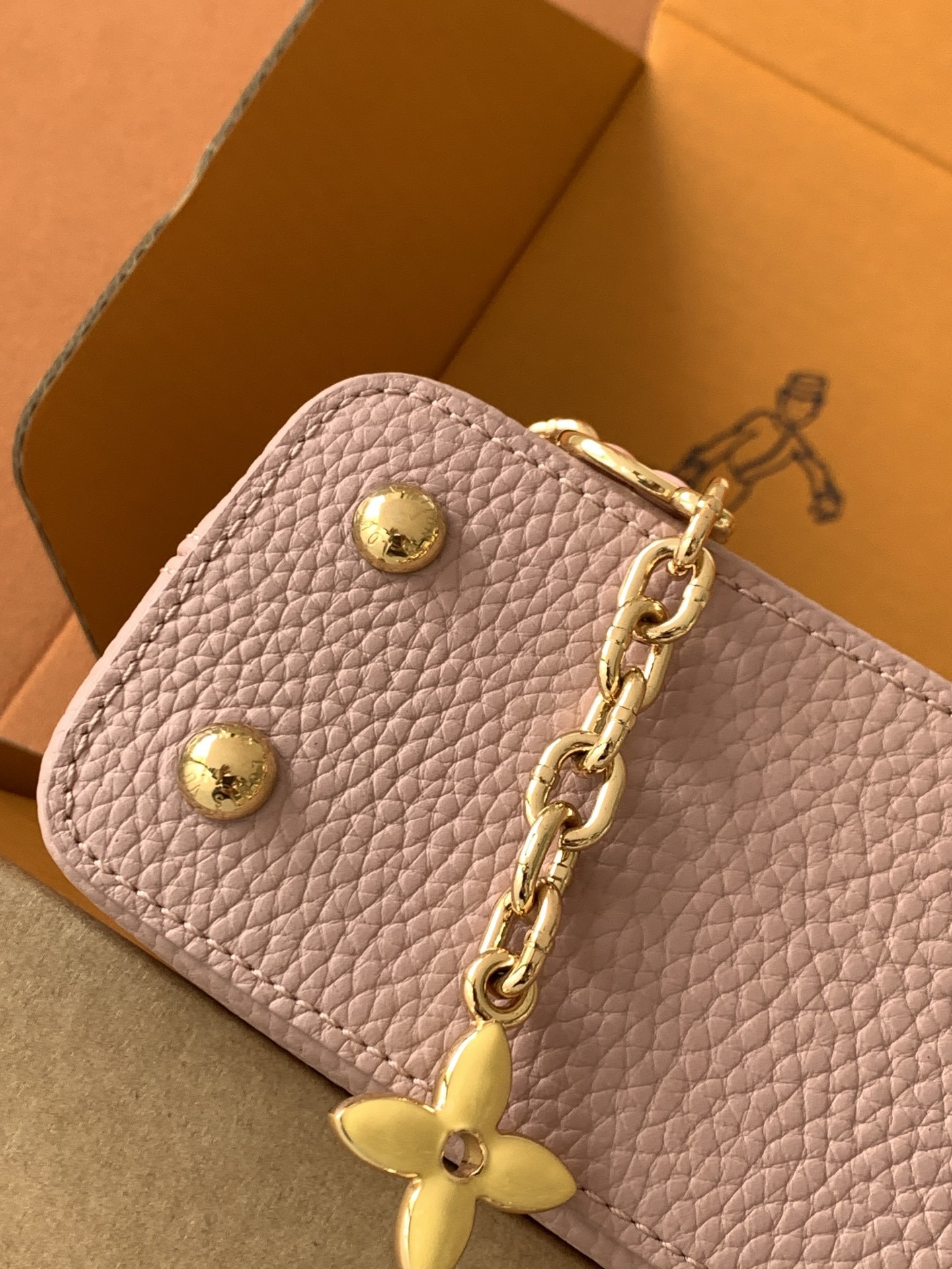 【特级全钢五金💋M20845进口牛皮西柚粉配蛋黄金卉三拼】本款 Capucines 迷你手袋展现柔婉之美