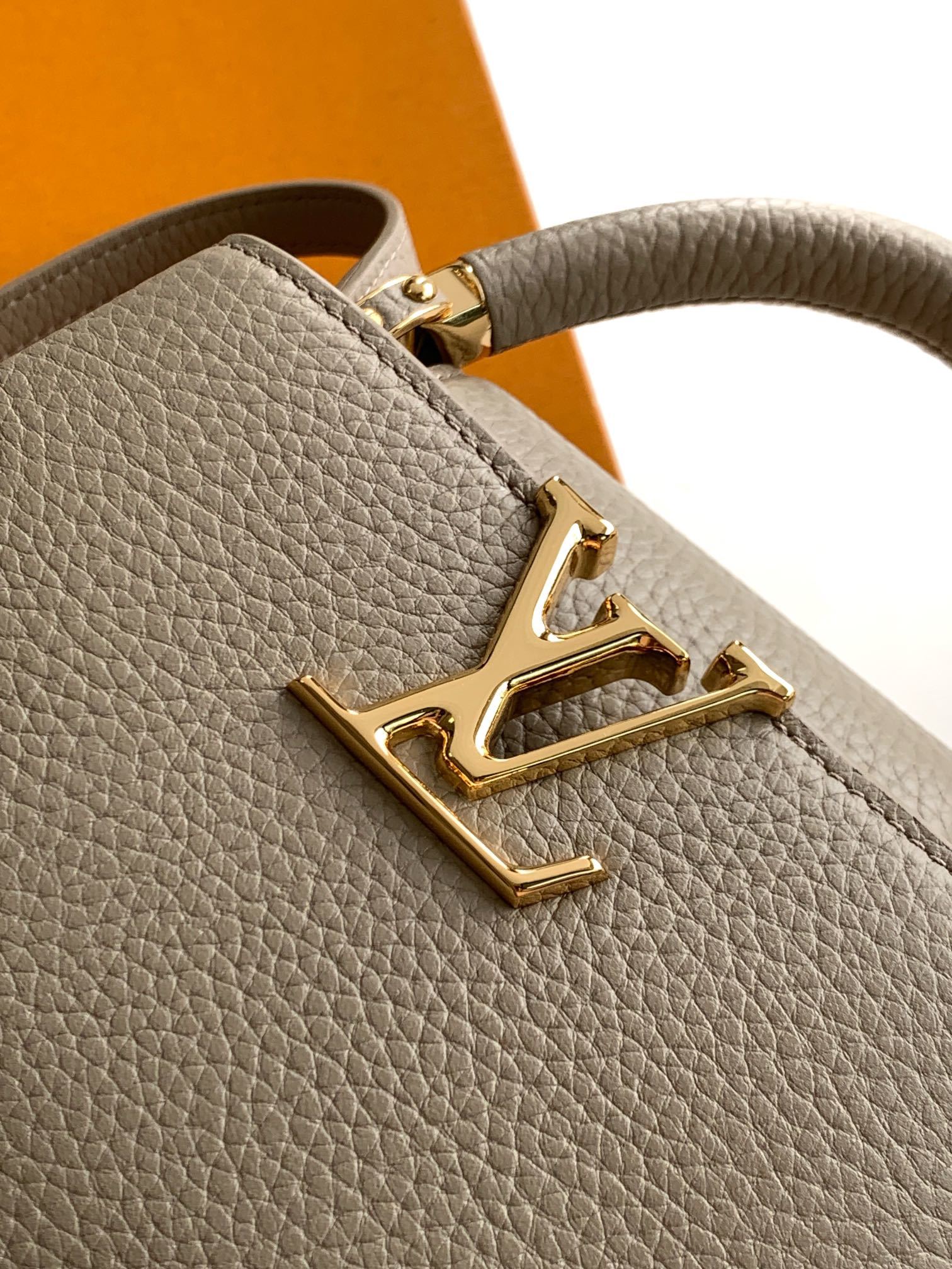 【特级全钢】Capucines 迷你 大象灰色金型号:M23943材料:全钢五金,进口牛皮包装:全套原厂