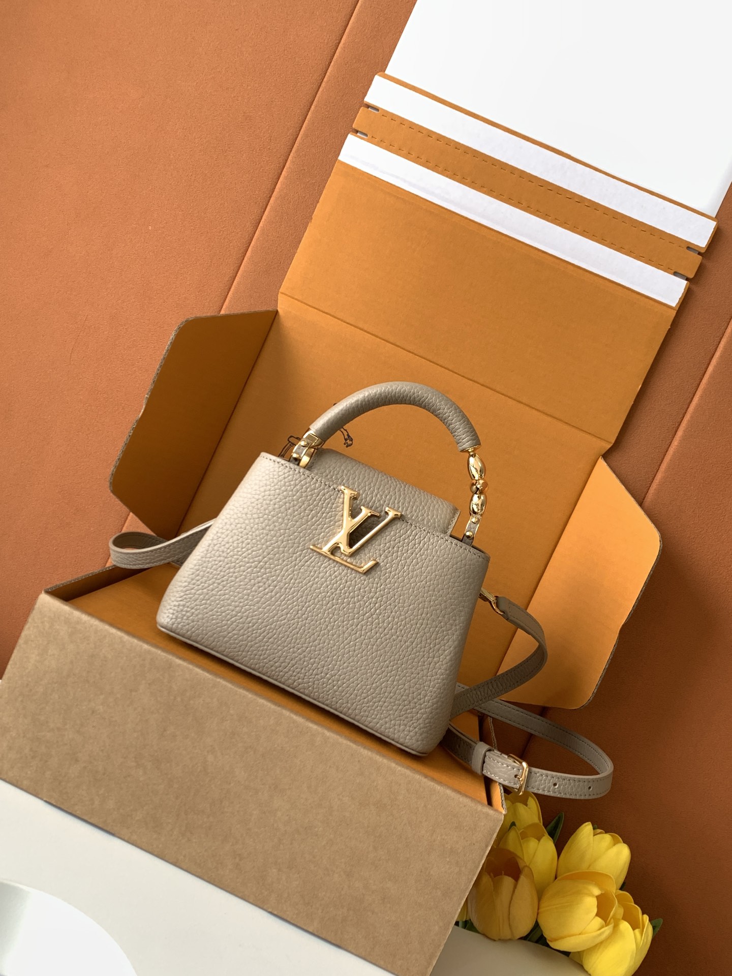 【特级全钢】Capucines 迷你 大象灰色金型号：M23943材料：全钢五金，进口牛皮包装：全套原厂