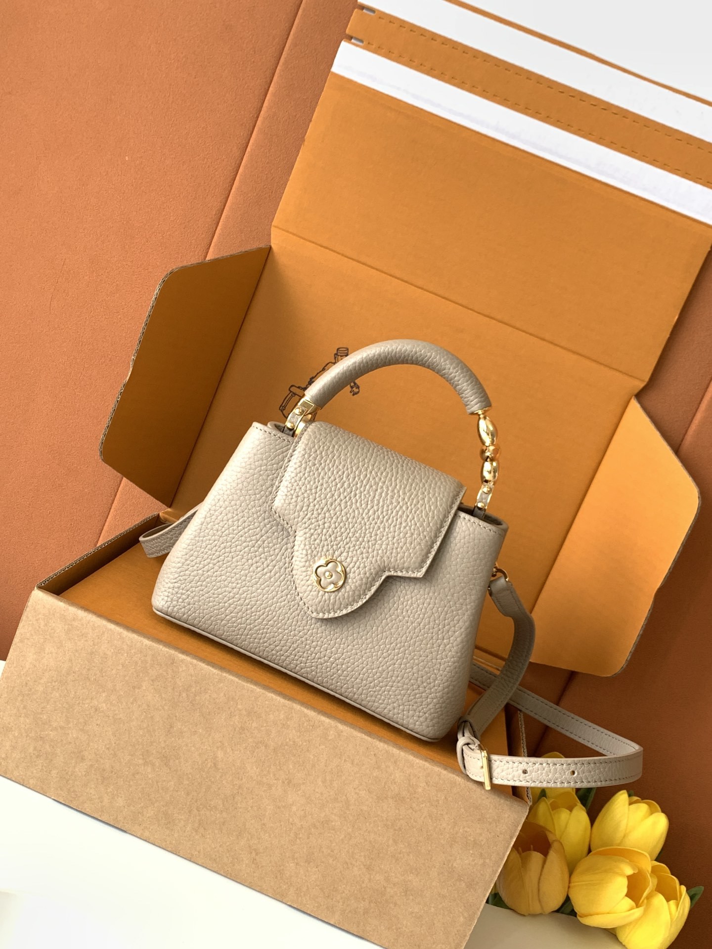 【特级全钢】Capucines 迷你 大象灰色金型号:M23943材料:全钢五金,进口牛皮包装:全套原厂