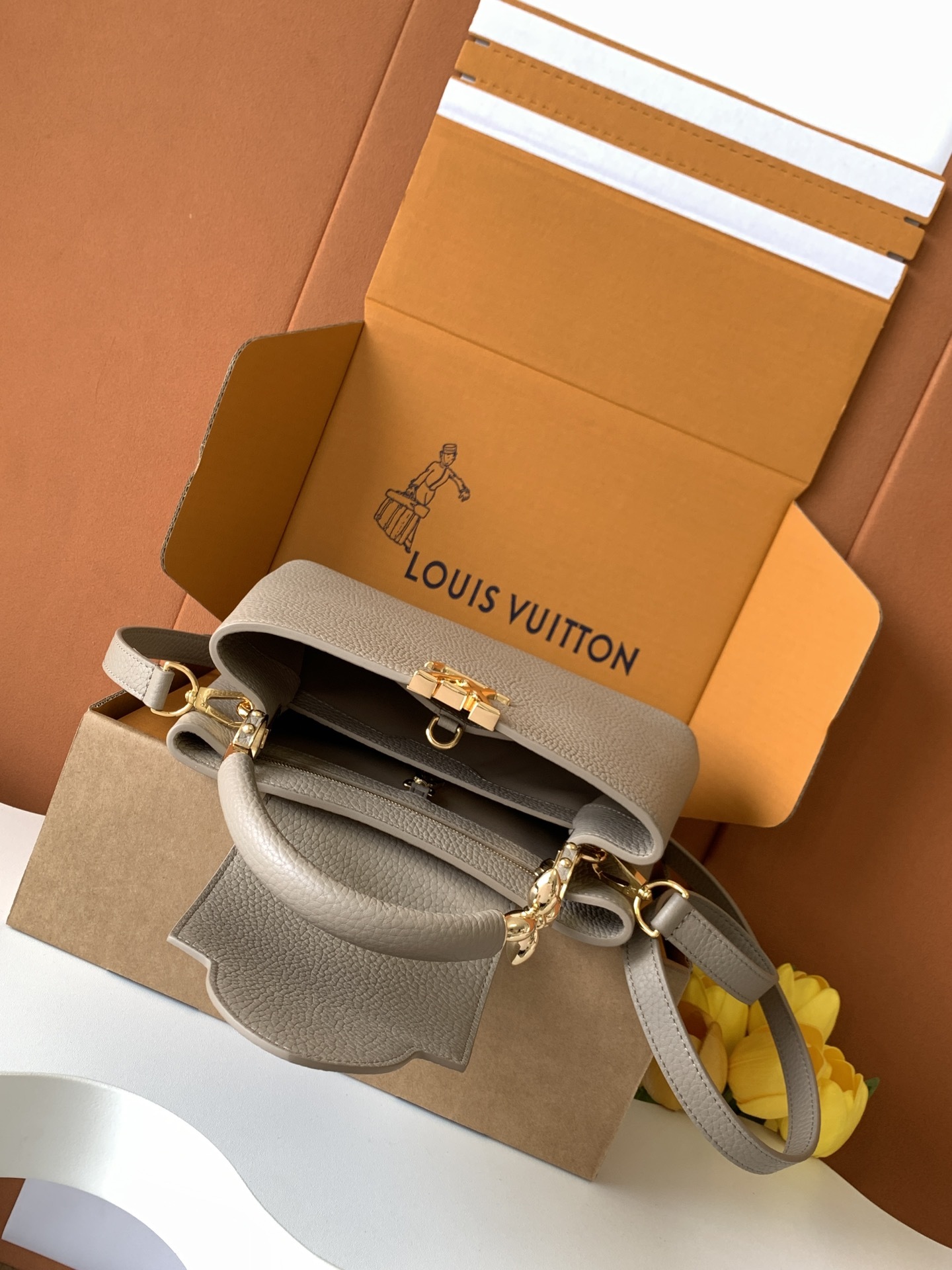 【特级全钢】Capucines 小号 大象灰色金型号:M24698材料:A级全钢五金,进口牛皮包装:全套