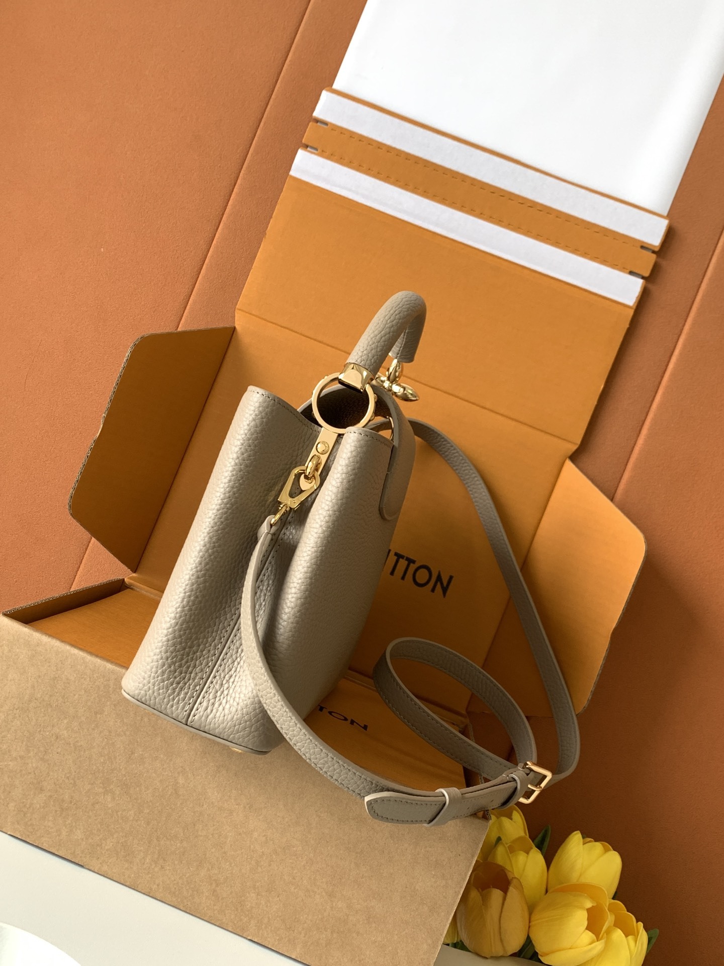 【特级全钢】Capucines 小号 大象灰色金型号:M24698材料:A级全钢五金,进口牛皮包装:全套