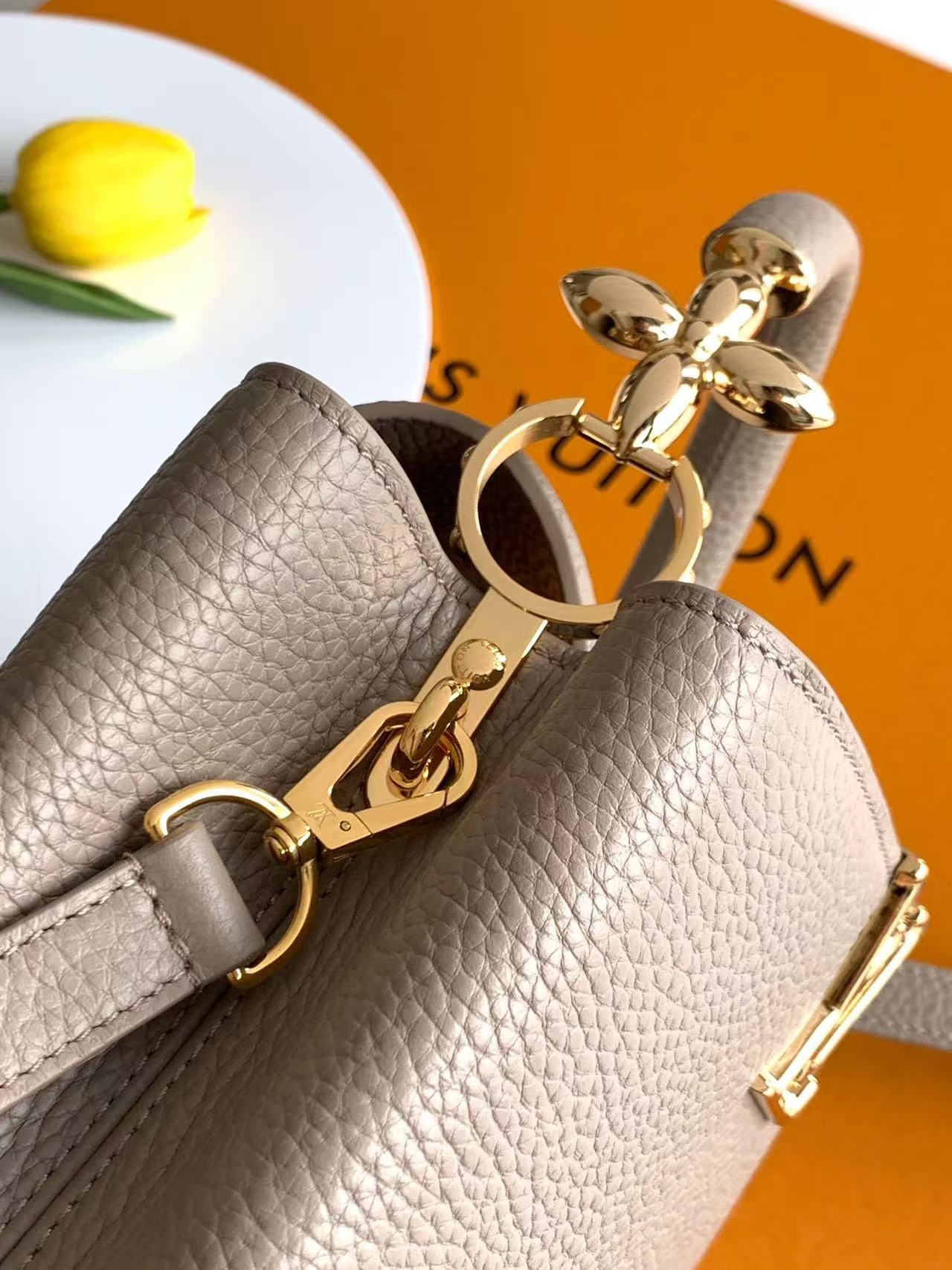 【特级全钢】Capucines 小号 大象灰色金型号:M24698材料:A级全钢五金,进口牛皮包装:全套