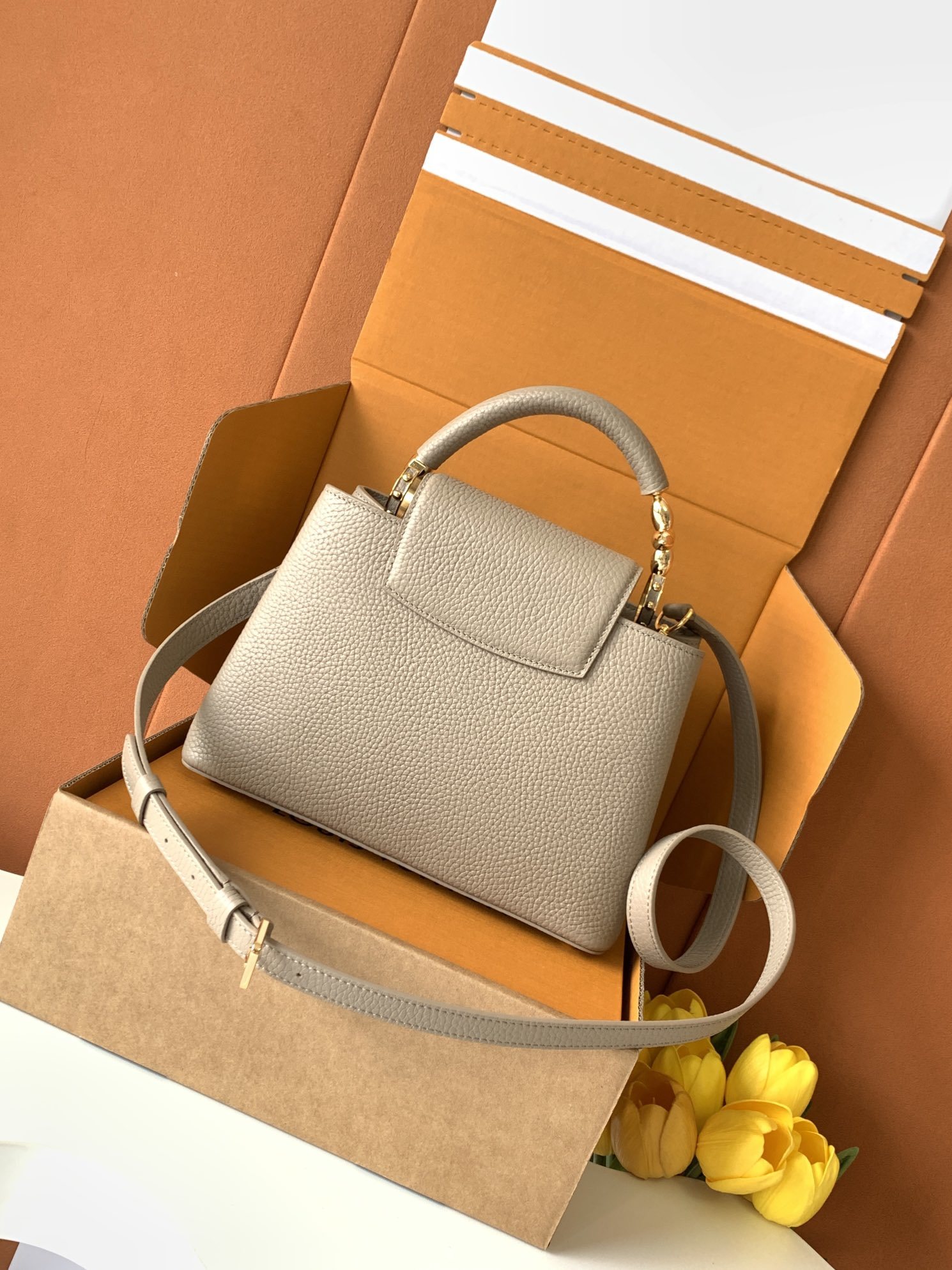 【特级全钢】Capucines 小号 大象灰色金型号:M24698材料:A级全钢五金,进口牛皮包装:全套