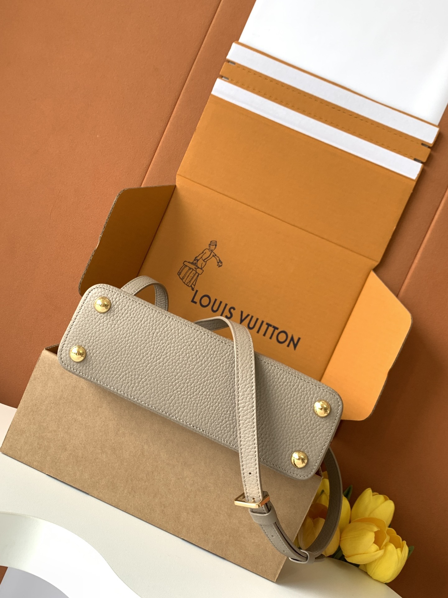 【特级全钢】Capucines 小号 大象灰色金型号:M24698材料:A级全钢五金,进口牛皮包装:全套