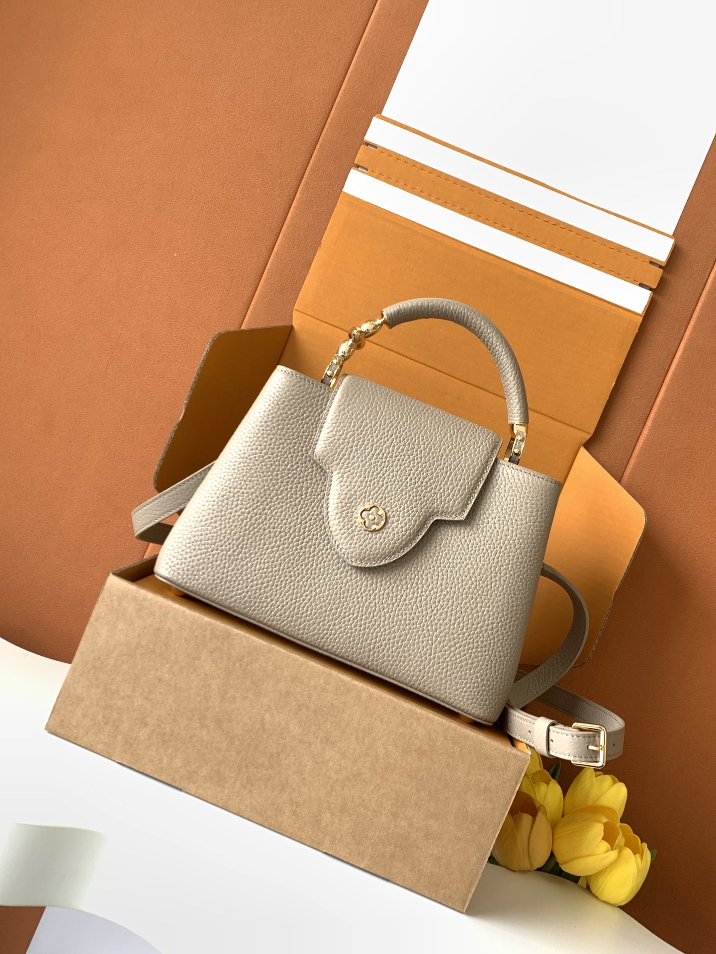 【特级全钢】Capucines 小号 大象灰色金型号:M24698材料:A级全钢五金,进口牛皮包装:全套