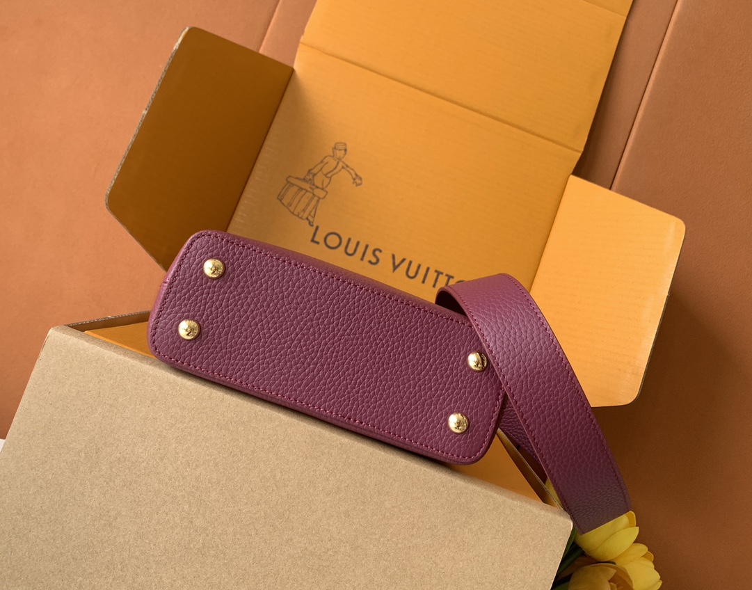 【全钢五金 进口牛皮 N82067葡萄紫配巴黎粉蟒蛇金扣】此款包身为粒面 Taurillon 进口皮革，