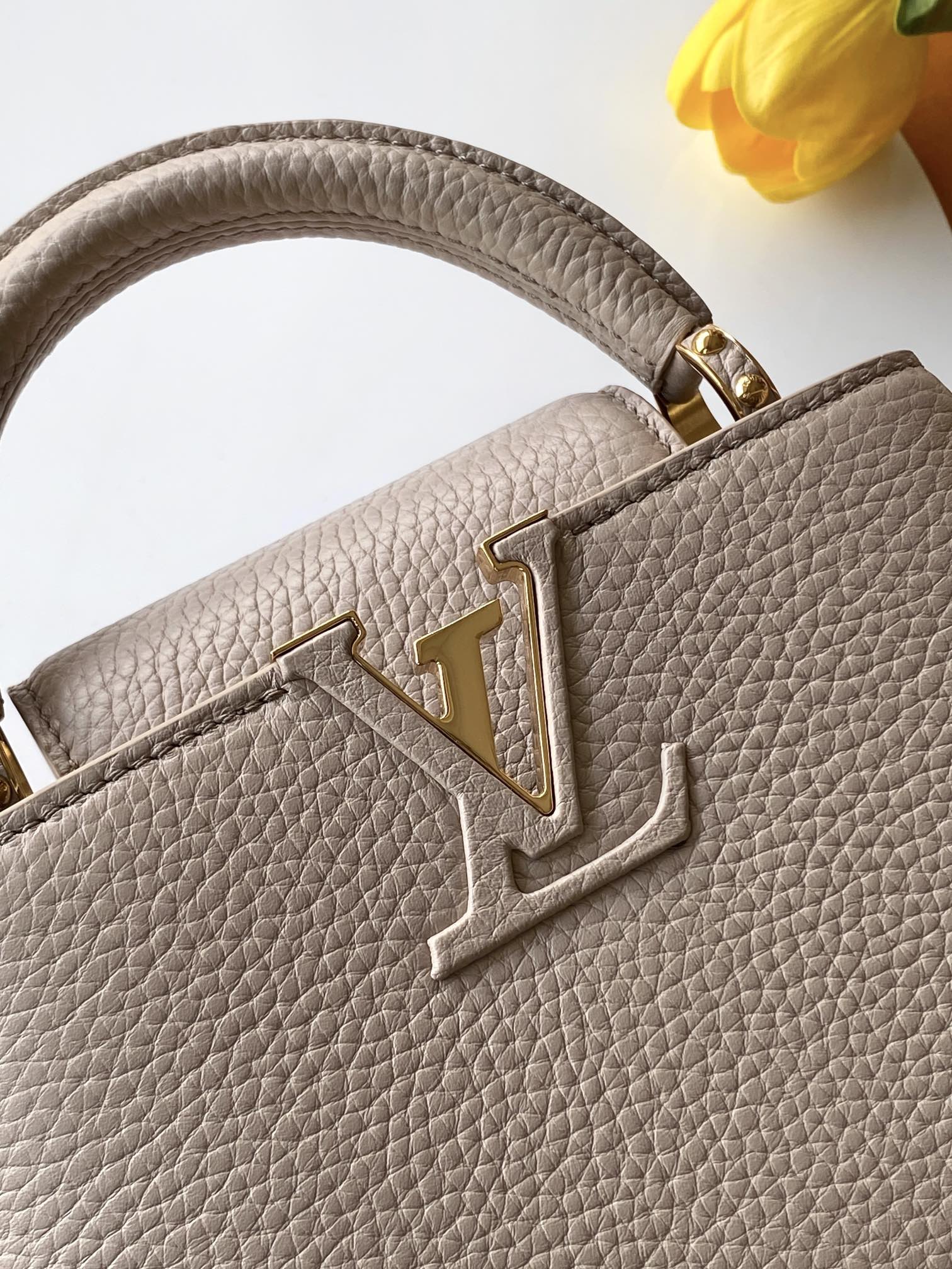 【特级MB新版芯片原厂皮】Capucines 迷你 灰紫金型号：M24729材料：A级全钢五金，进口牛皮