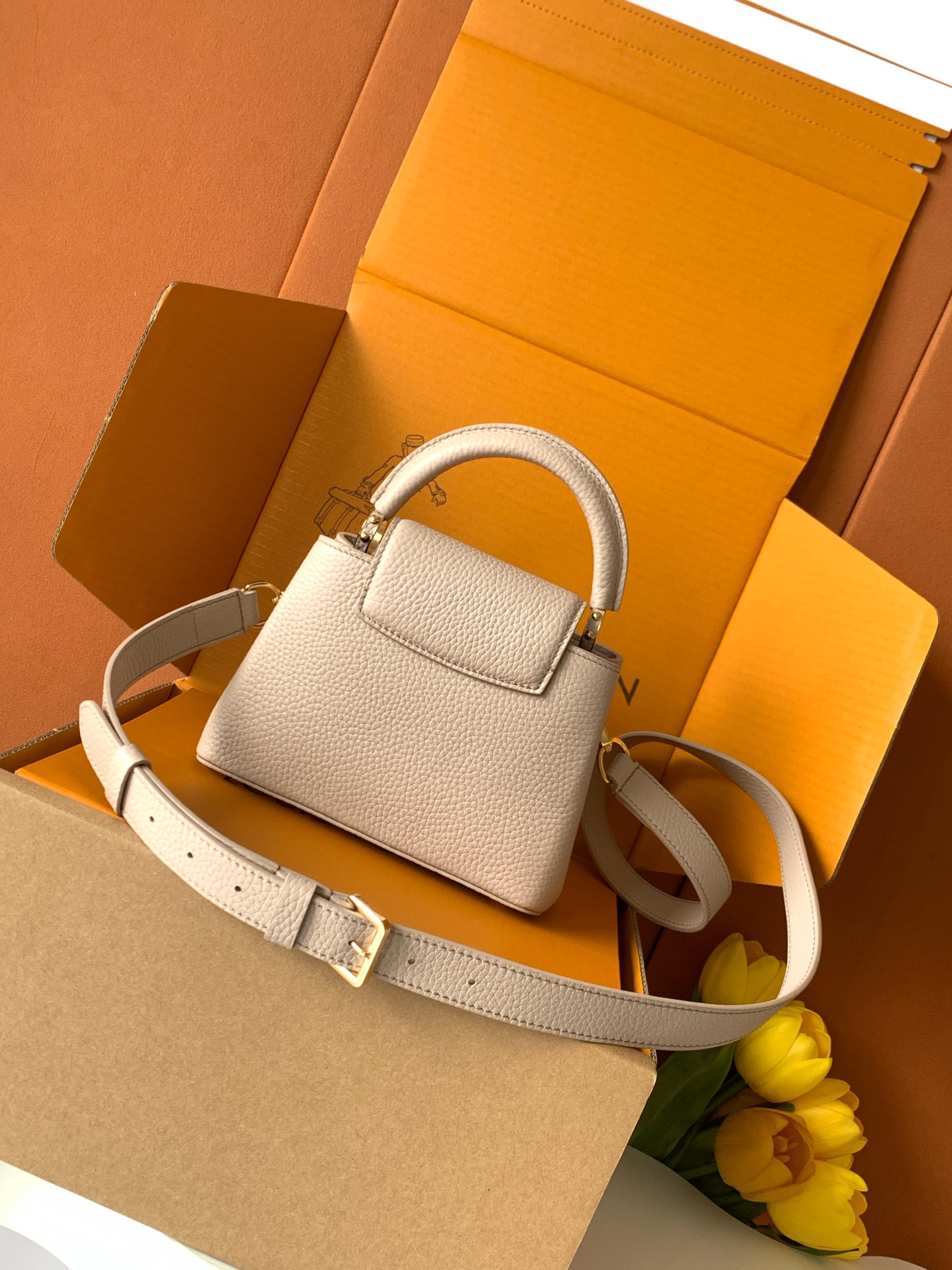 【特级MB新版芯片原厂皮】Capucines 迷你 灰紫金型号：M24729材料：A级全钢五金，进口牛皮