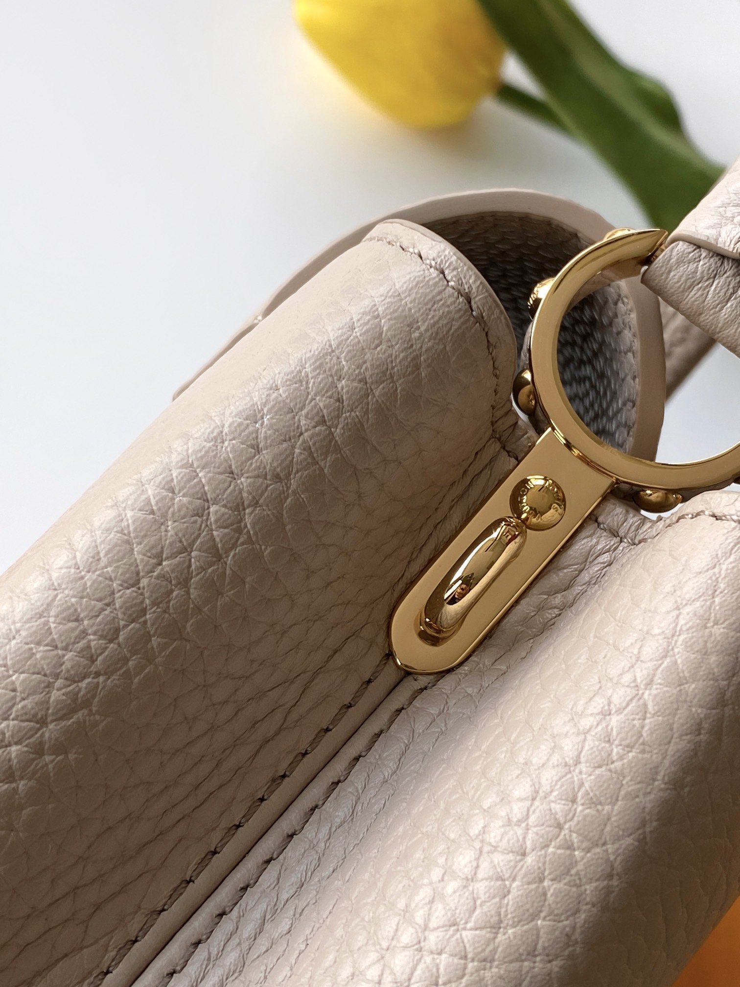 【特级MB新版芯片原厂皮】Capucines 迷你 灰紫金型号：M24729材料：A级全钢五金，进口牛皮