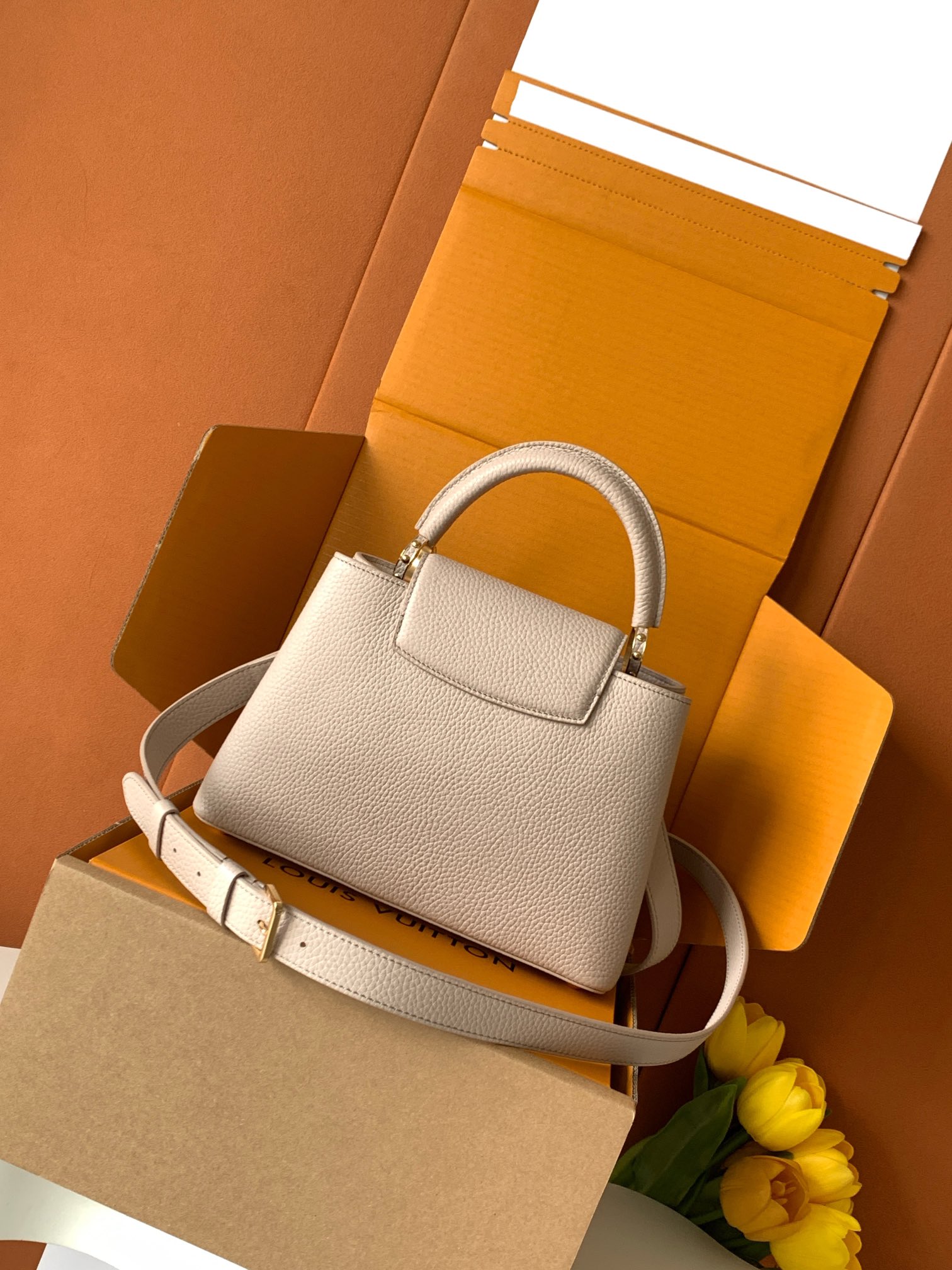 【特级MB新版芯片原厂皮】Capucines 迷你 灰紫金型号：M24728材料：A级全钢五金，进口牛皮