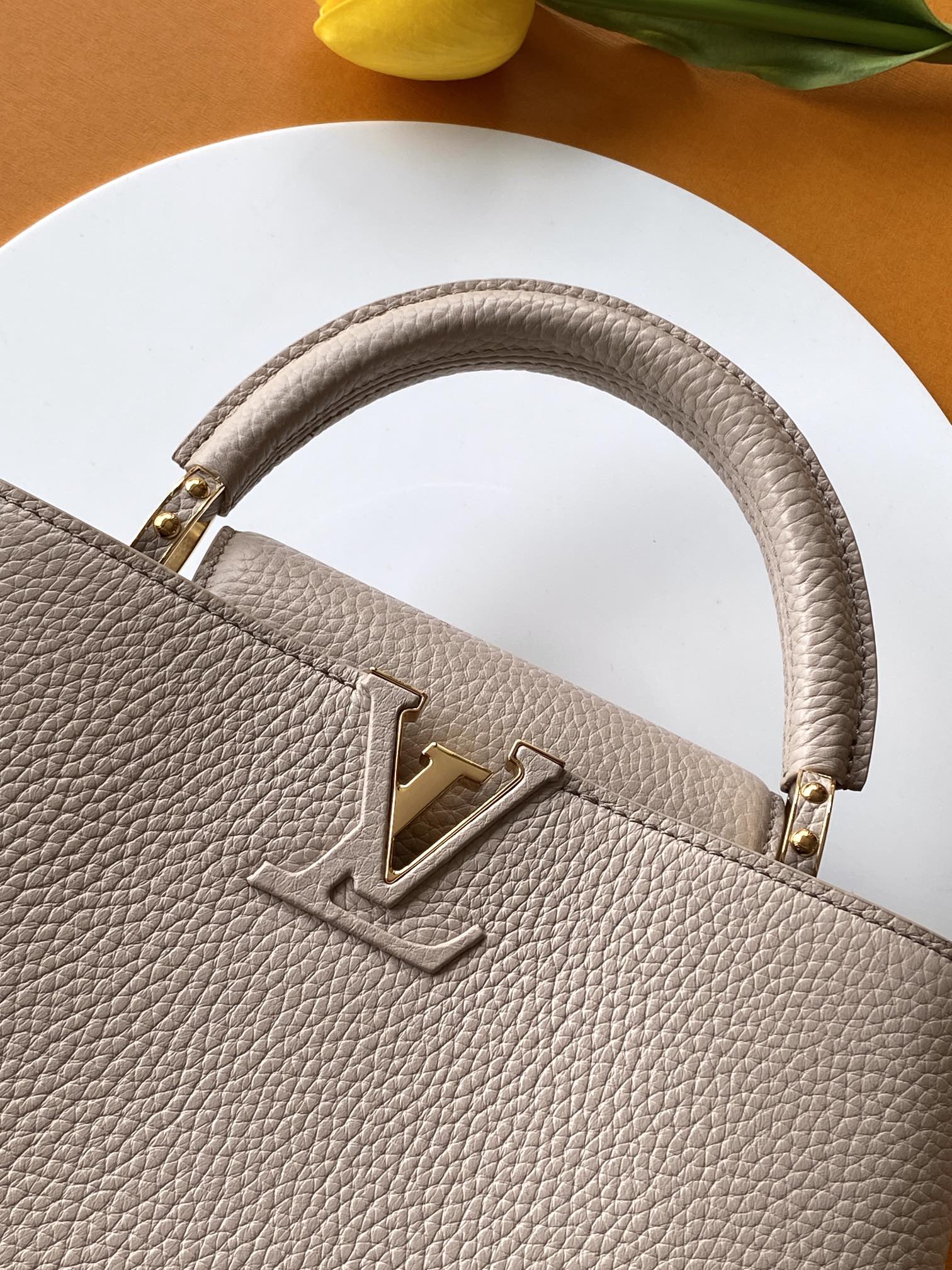 【特级MB新版芯片原厂皮】Capucines 迷你 灰紫金型号：M24728材料：A级全钢五金，进口牛皮