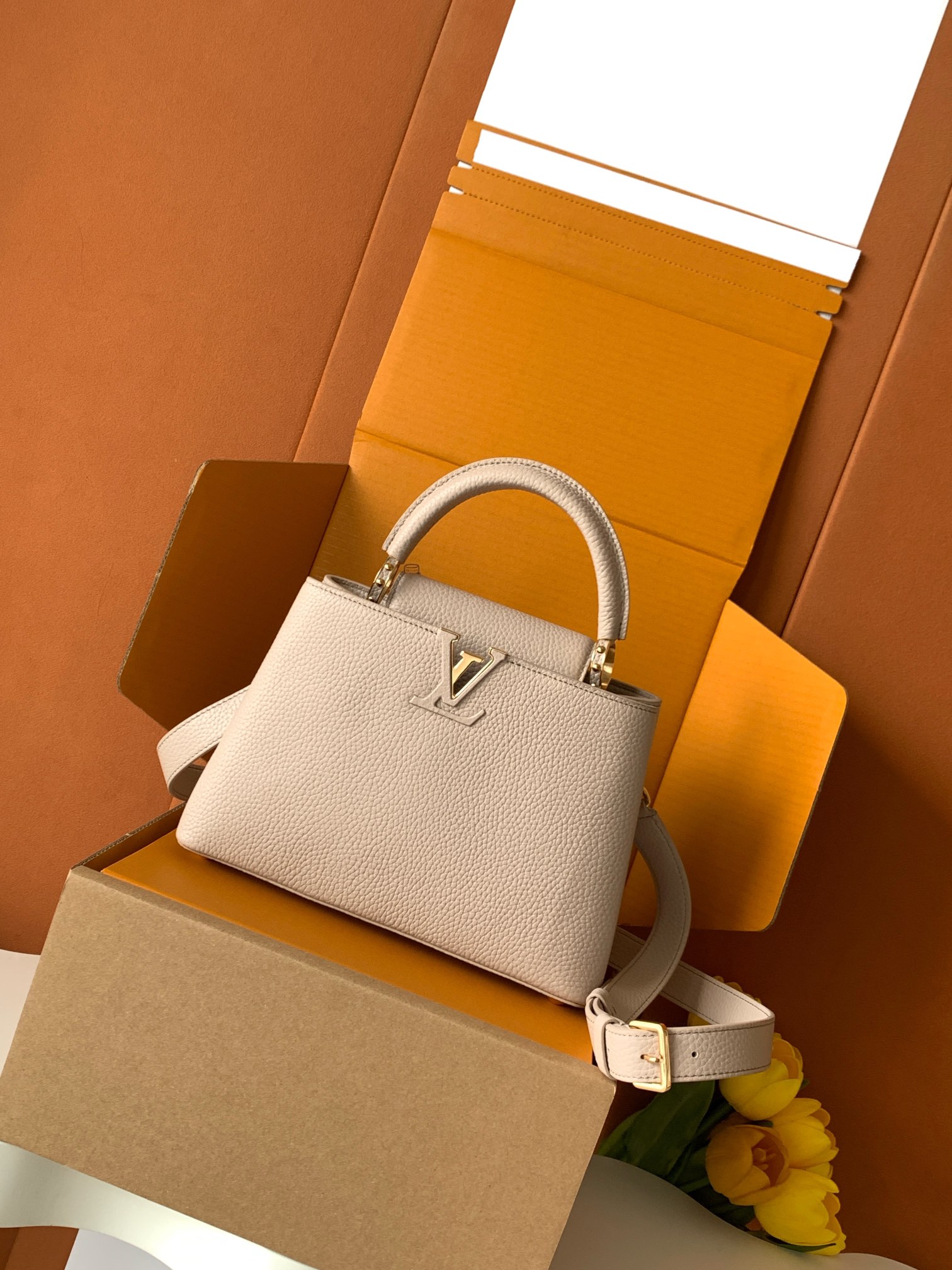 【特级MB新版芯片原厂皮】Capucines 迷你 灰紫金型号：M24728材料：A级全钢五金，进口牛皮