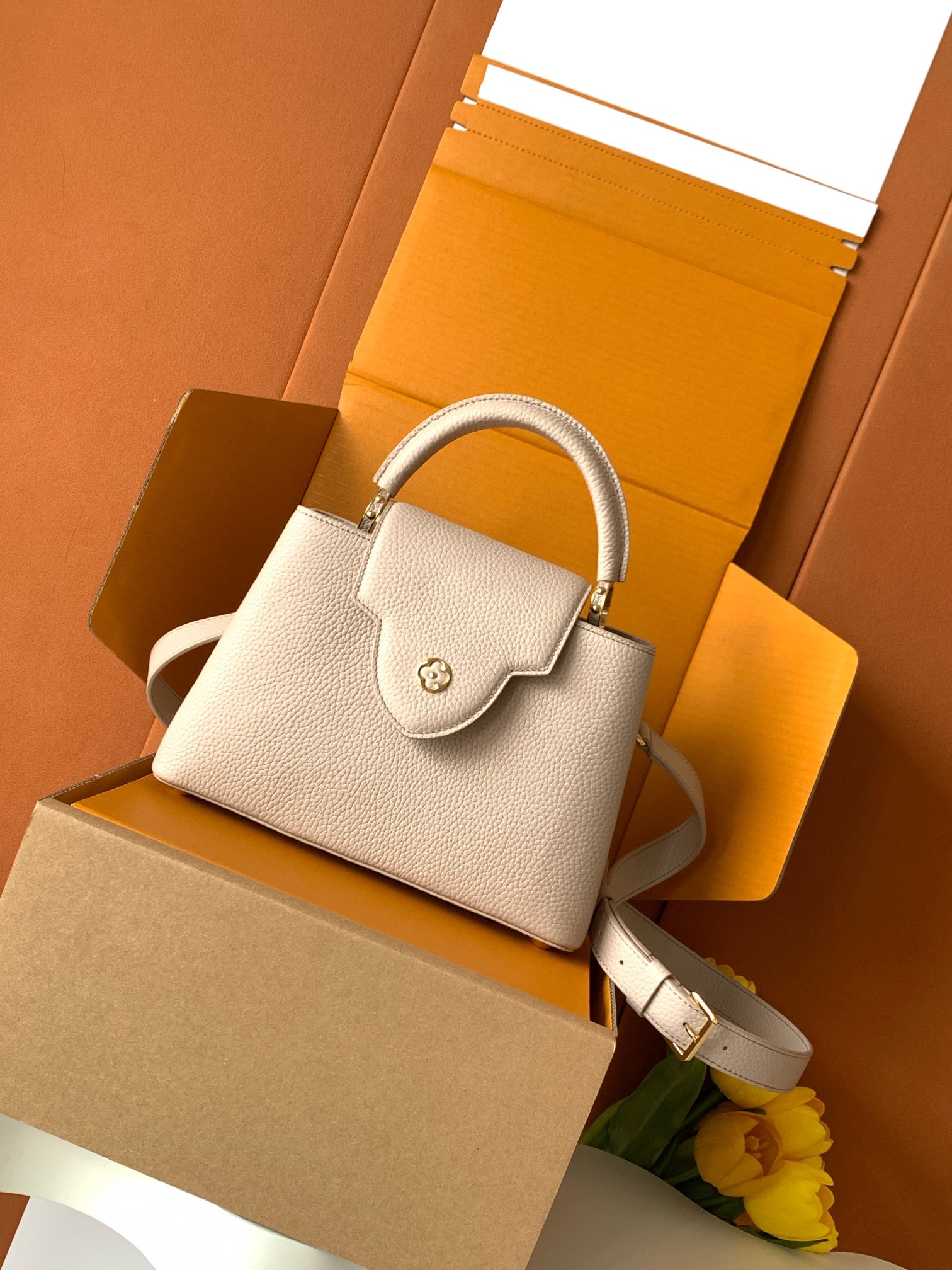 【特级MB新版芯片原厂皮】Capucines 迷你 灰紫金型号：M24728材料：A级全钢五金，进口牛皮