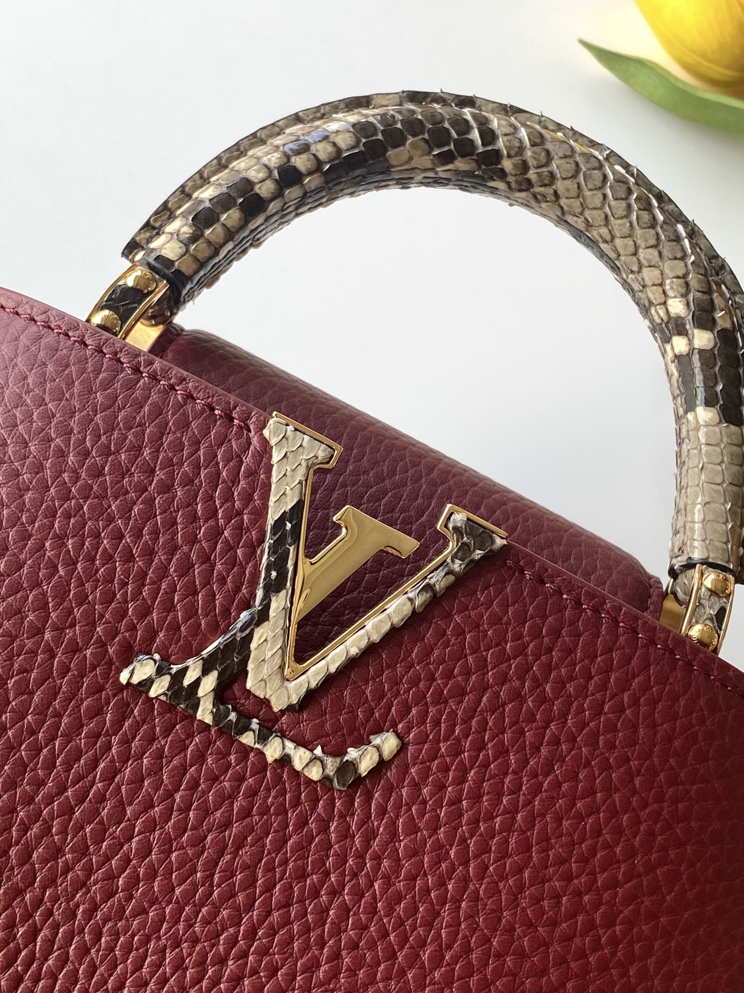 N85515特级全钢 进口牛皮枣红配亮光蟒蛇金动态163 2024 夏季款 Capucines 迷你手袋
