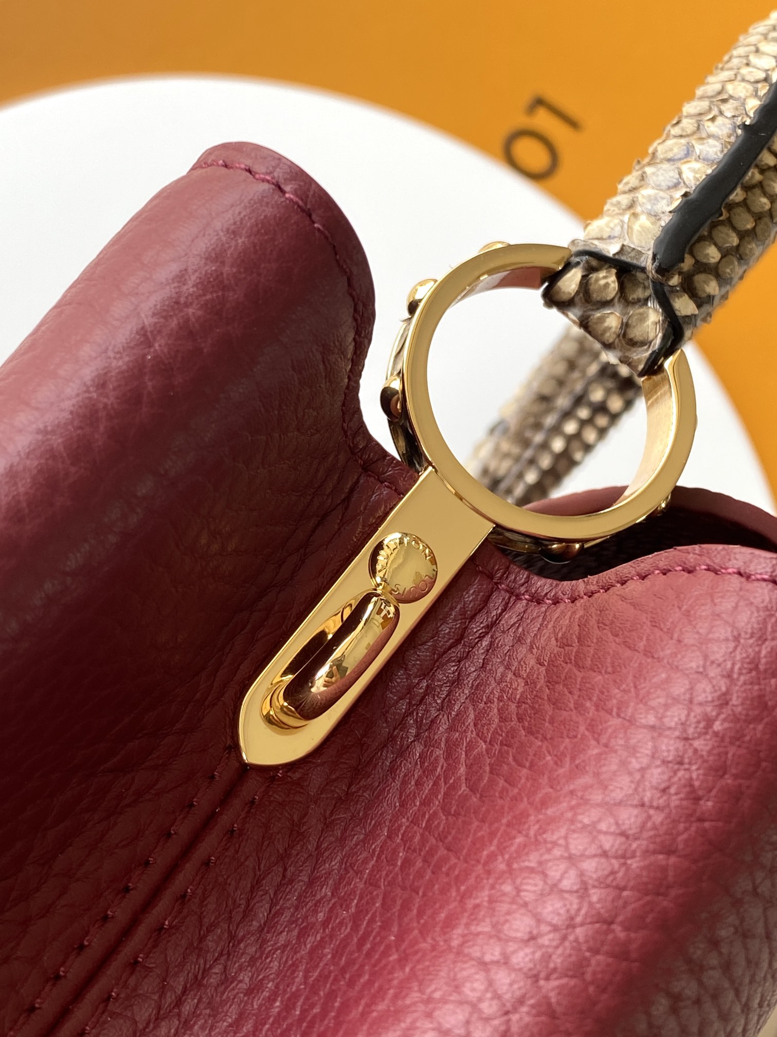 N85514 进口牛皮枣红配亮光蟒蛇金 进口牛皮 动态163 2024 夏季款 Capucines 迷你