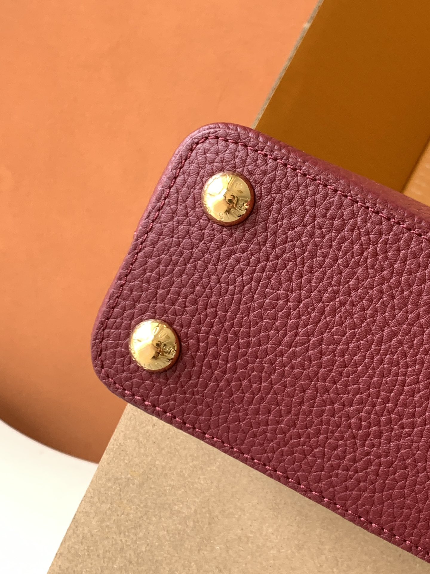 N85514 进口牛皮枣红配亮光蟒蛇金 进口牛皮 动态163 2024 夏季款 Capucines 迷你