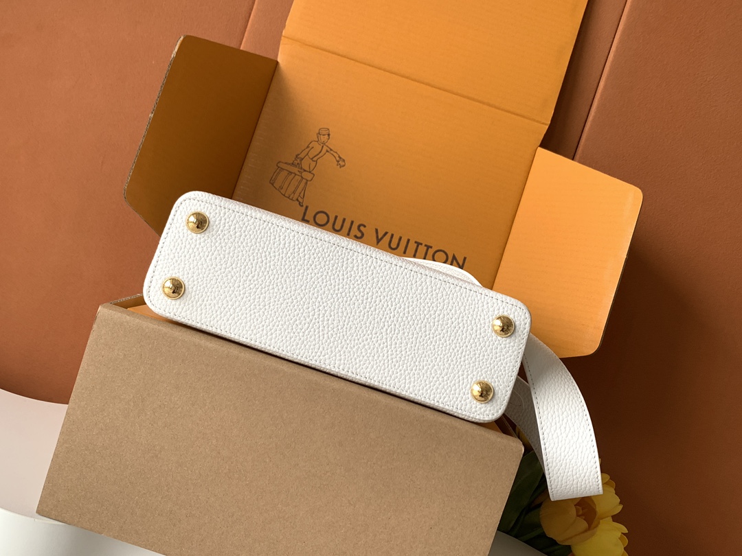 【特级MB芯片版原厂皮】本款 Capucines BB 手袋型号：M81408白配亮光蟒蛇动态芯片版材料