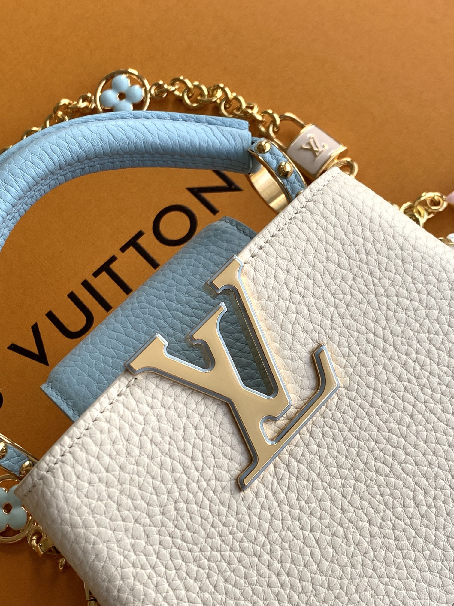 全钢五金 进口牛皮. 纯手工定制M23952珍珠白配蓝色金（163C芯片版）皮料是意大利A级皮料是在于品