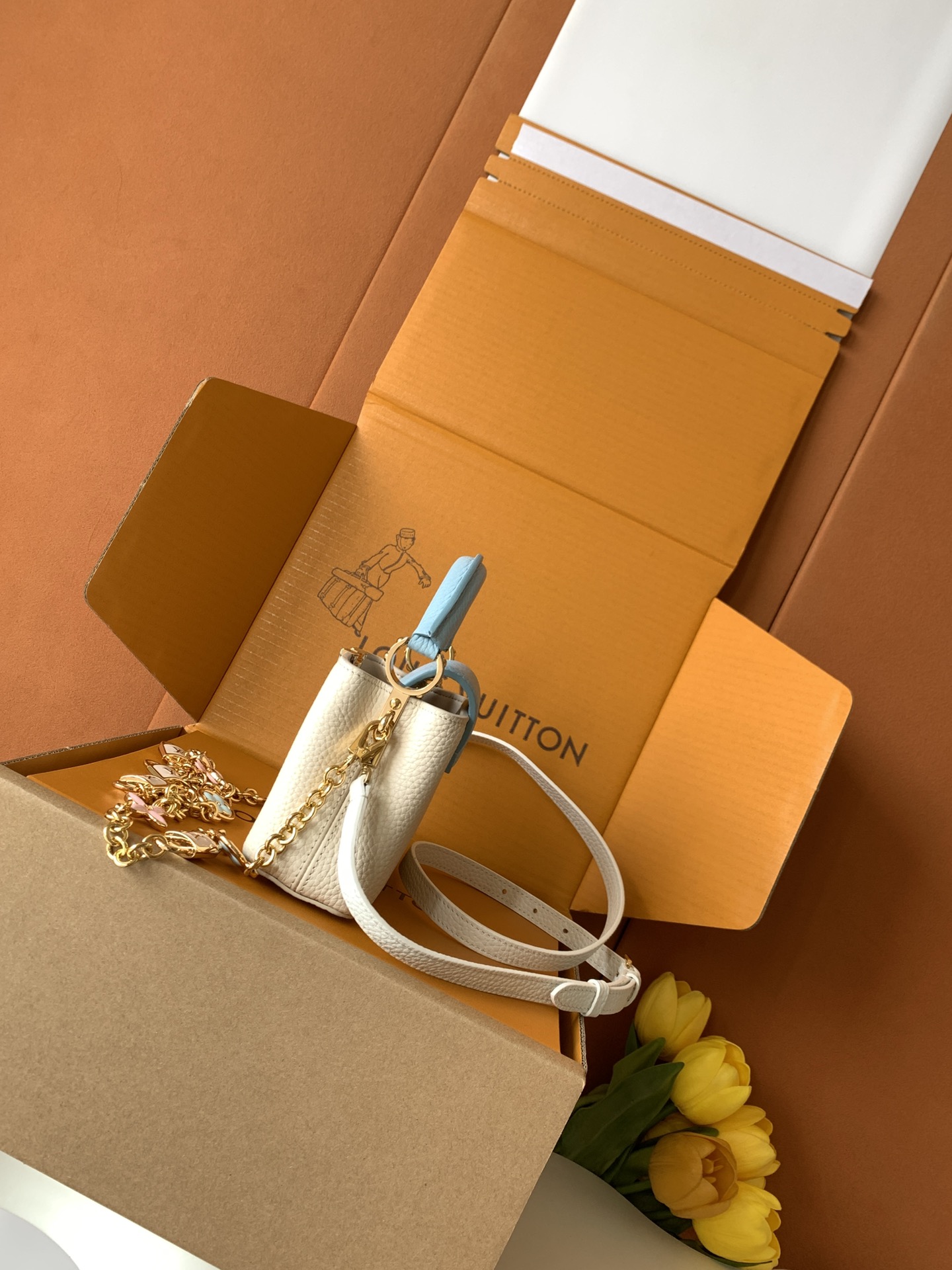 全钢五金 进口牛皮. 纯手工定制M23952珍珠白配蓝色金（163C芯片版）皮料是意大利A级皮料是在于品