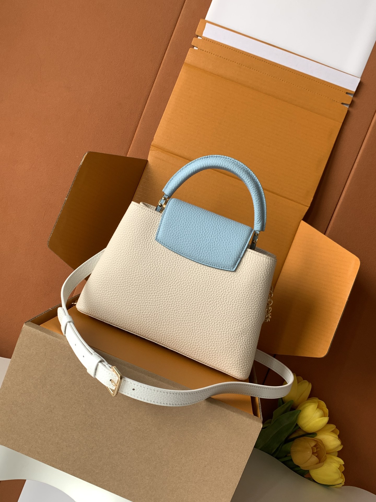 全钢五金 进口牛皮 纯手工定制✨M23954 珍珠白配蓝色金（163C芯片版）皮料是意大利A级皮料是在于