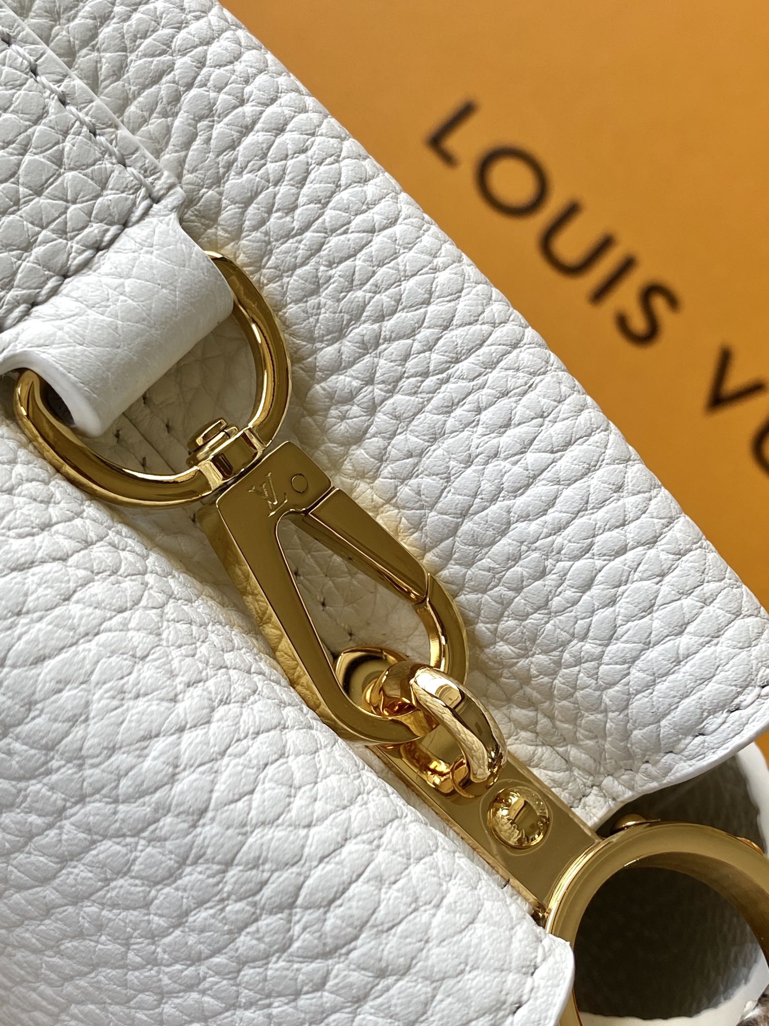 N85515特级全钢 进口牛皮白配亮光蟒蛇金动态163 2024 夏季款 Capucines 迷你手袋取