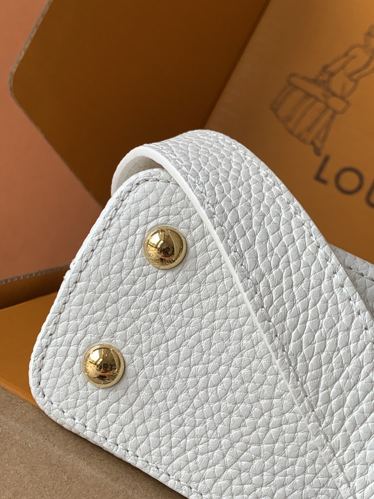 N85515特级全钢 进口牛皮白配亮光蟒蛇金动态163 2024 夏季款 Capucines 迷你手袋取