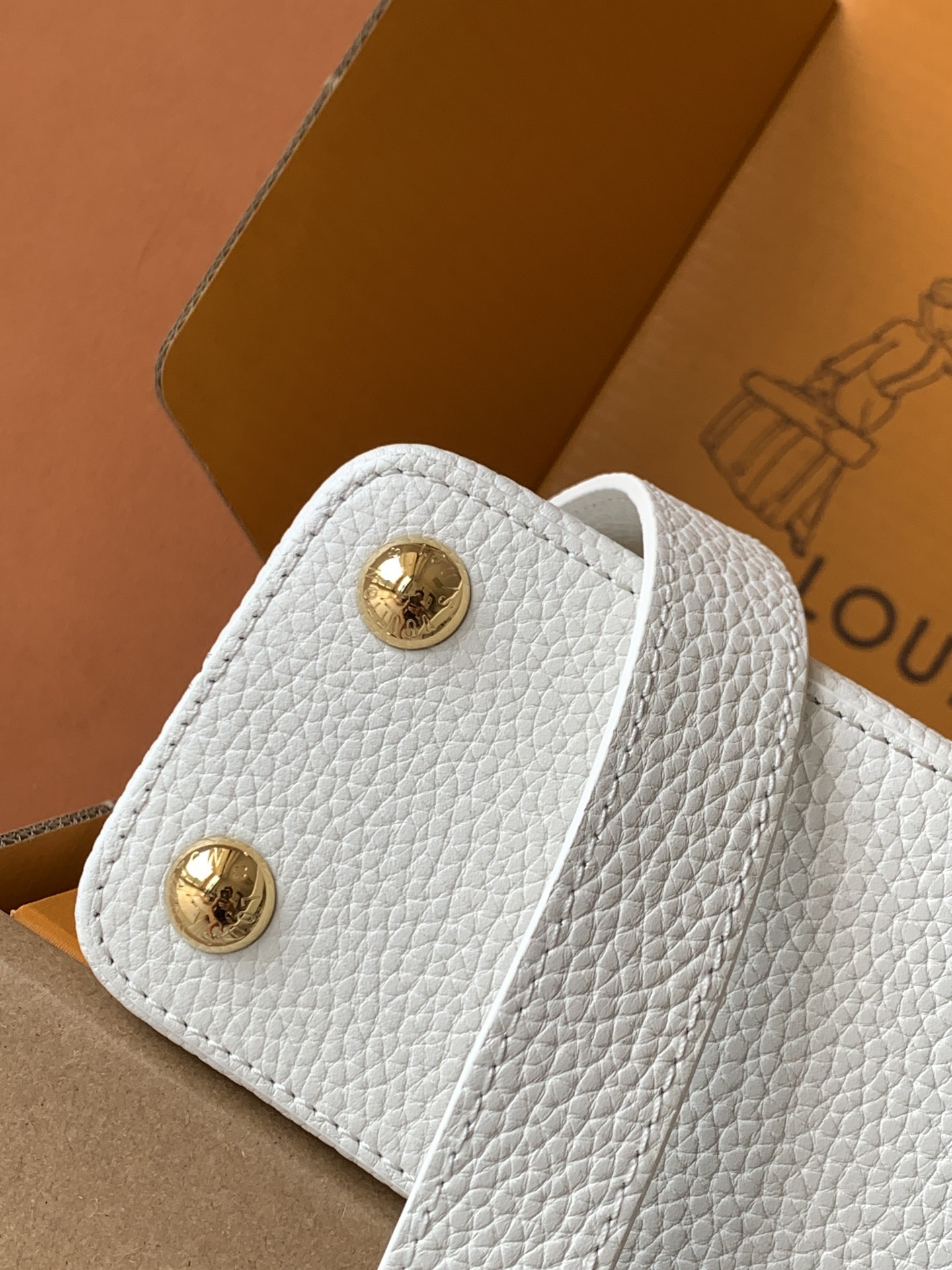 N85514 进口牛皮白配亮光蟒蛇金 进口牛皮 动态163 2024 夏季款 Capucines 迷你手