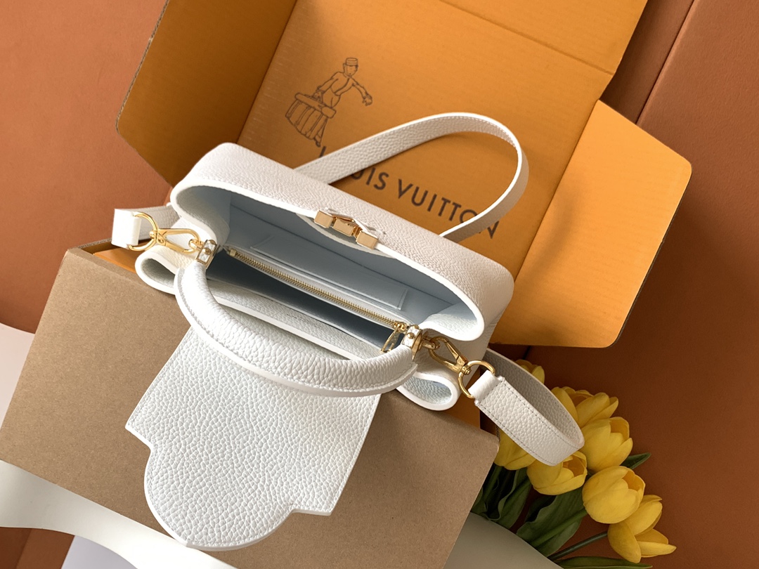 【特级MB新版芯片原厂皮】Capucines 迷你 珍珠白型号：M24728材料：A级全钢五金，进口牛皮