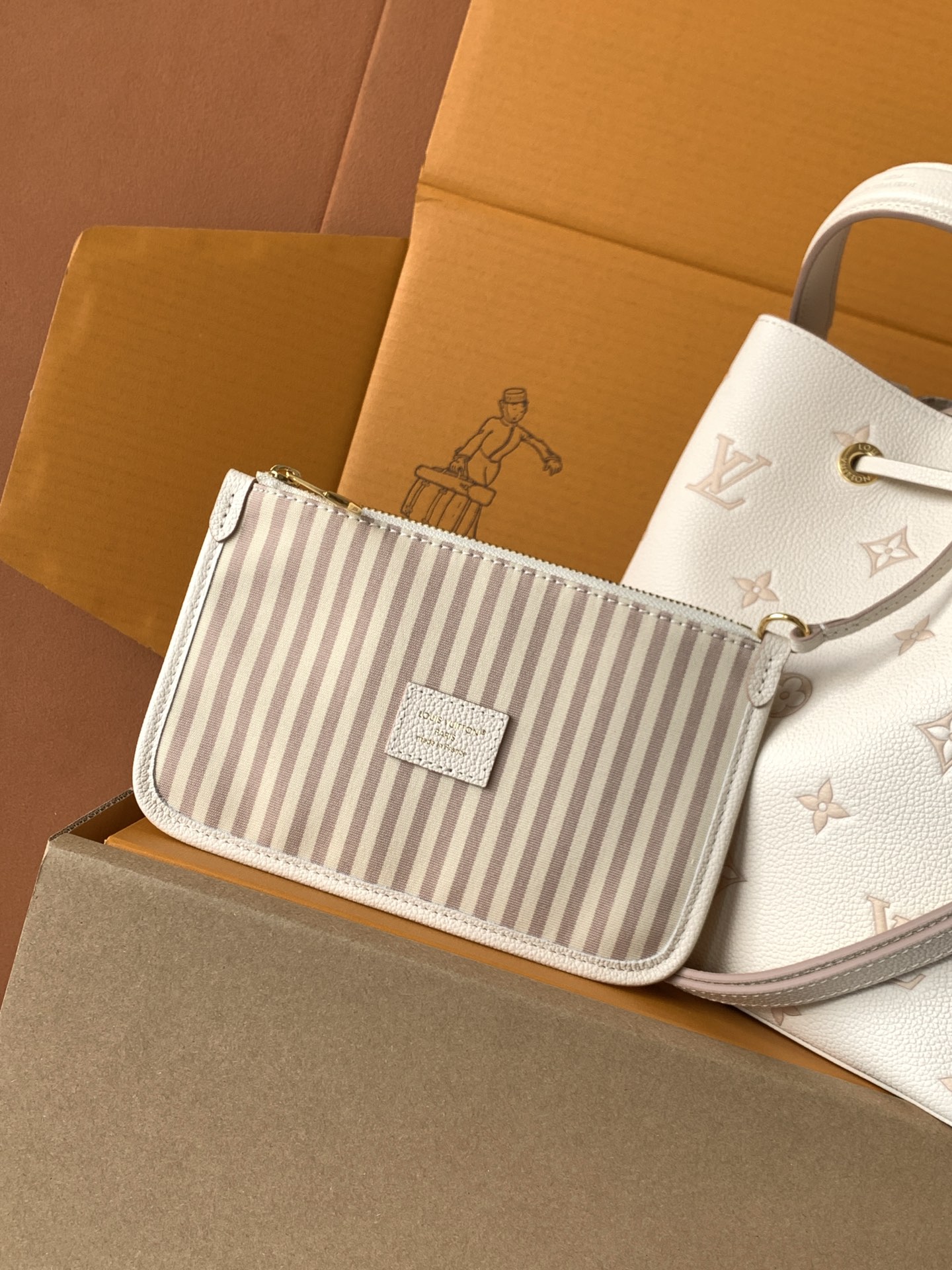 【特级MB163c芯片版原厂皮】本款NeoNoe 中号手袋型号：M14401材料：A级全钢五金，进口原厂