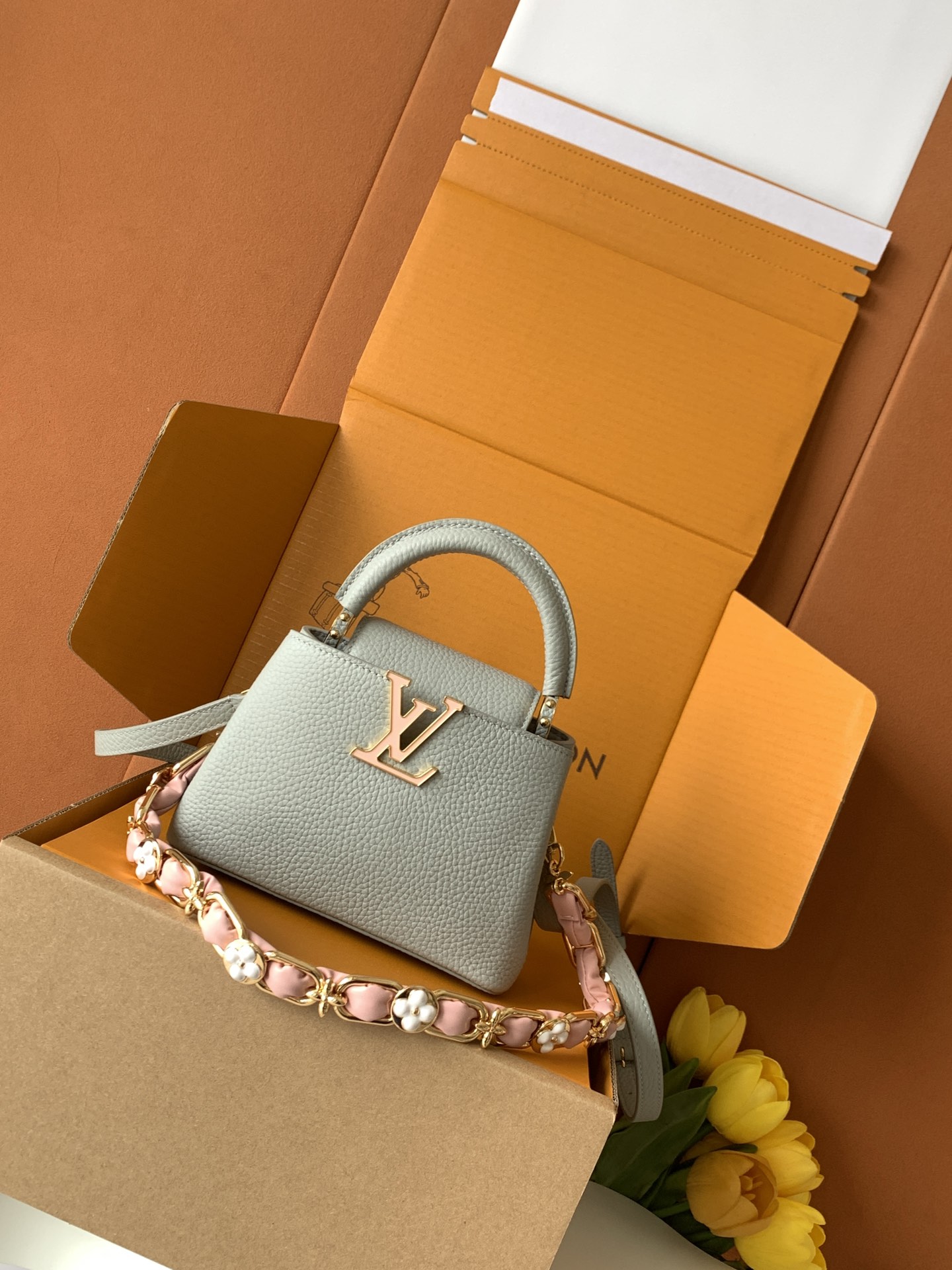 M23363浅灰金 全钢五金 进口牛皮那英款系列 Capucines Mini手袋 本季新款 Capuc