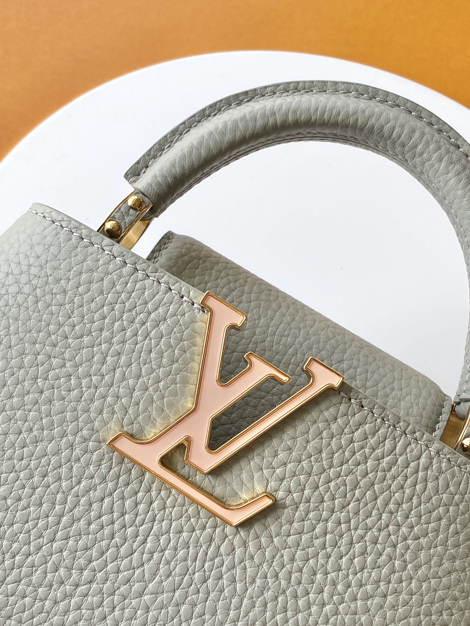 M23363浅灰金 全钢五金 进口牛皮那英款系列 Capucines Mini手袋 本季新款 Capuc