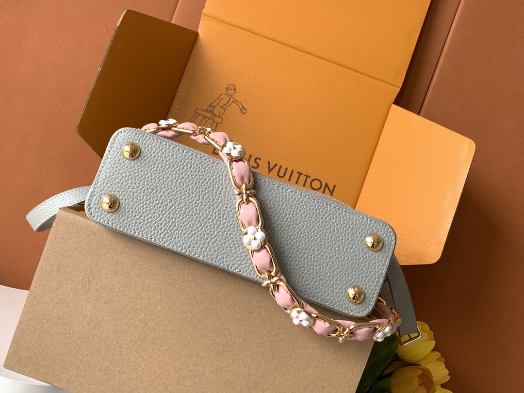 【全钢五金 进口牛皮💋 M23280浅灰金】【Capucines BB手袋】本季新款 Capucines