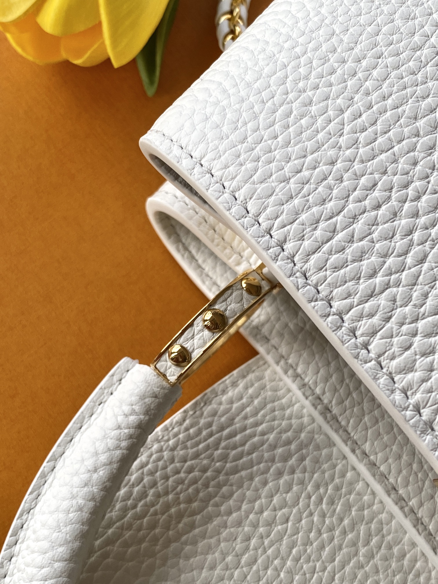 特级全钢 M12345 白色金 进口牛皮动态芯片 本款 Capucines BB 手袋出自 Trilog