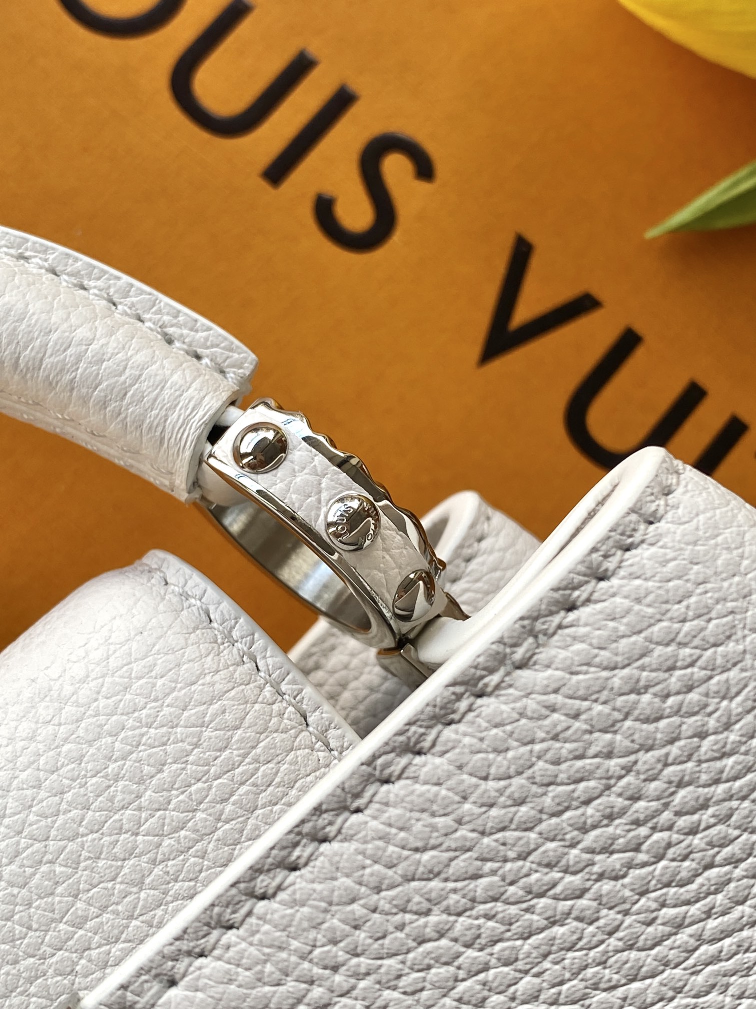 【全钢五金 进口牛皮 变码芯片】特级配全套包装 CAPUCINES EAST WEST 迷你手袋 款号M