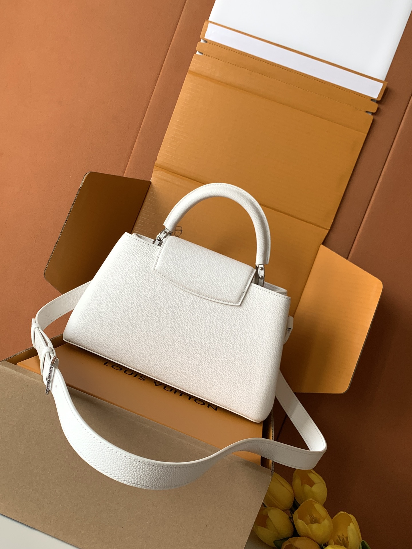 【全钢五金 进口牛皮 变码芯片】特级配全套包装 M24672进口牛皮白色银扣中号本款capucines 