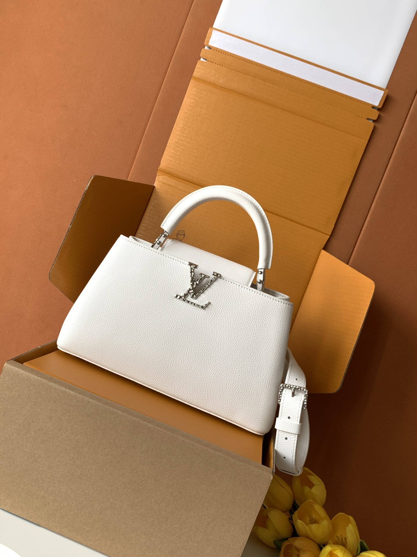 【全钢五金 进口牛皮 变码芯片】特级配全套包装 M24672进口牛皮白色银扣中号本款capucines 