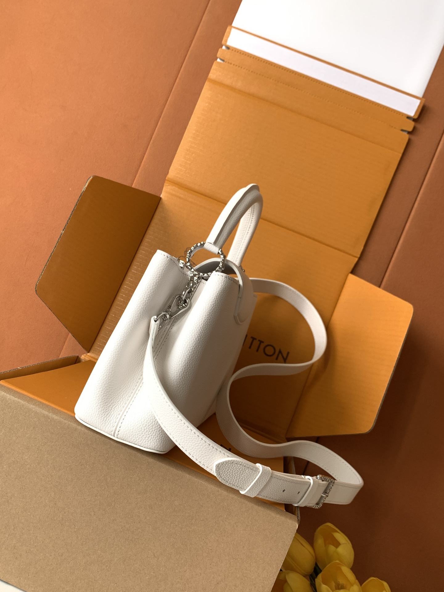 【全钢五金 进口牛皮 变码芯片】特级配全套包装 M24672进口牛皮白色银扣中号本款capucines 