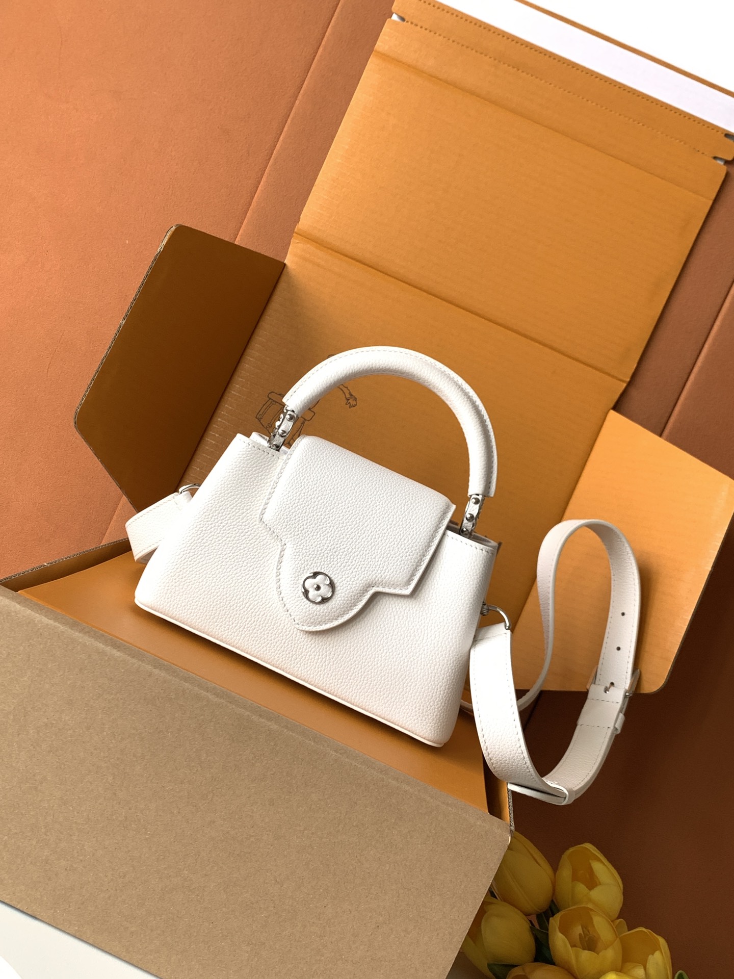 【全钢五金 进口牛皮 变码芯片】特级配全套包装 M24672进口牛皮白色银扣中号本款capucines 