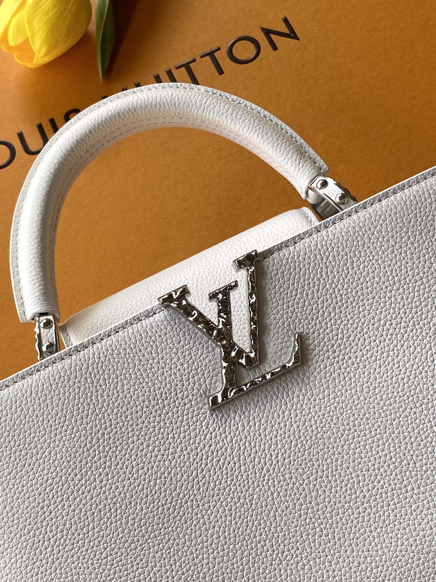 【全钢五金 进口牛皮 变码芯片】特级配全套包装 M24672进口牛皮白色银扣中号本款capucines 