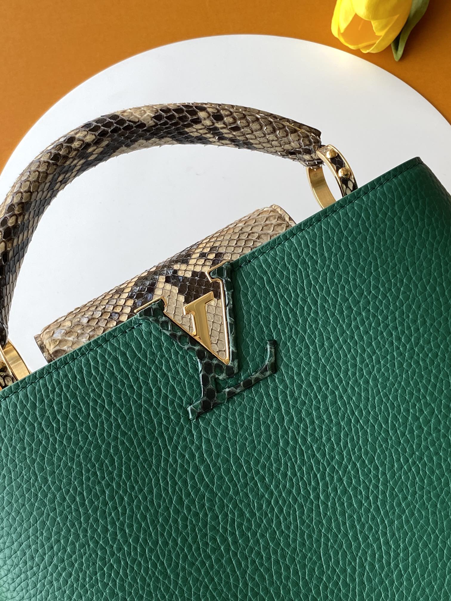 【全钢五金 进口牛皮 💋N80741深绿配亮光蟒蛇金扣】Capucines BB手袋 法国进口小牛皮,闪