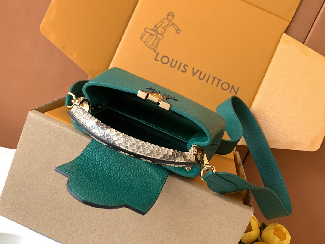 【全钢五金 进口牛皮💋N80931深绿配亮光蟒蛇金扣】Capucines BB手袋 法国进口小牛皮,闪亮