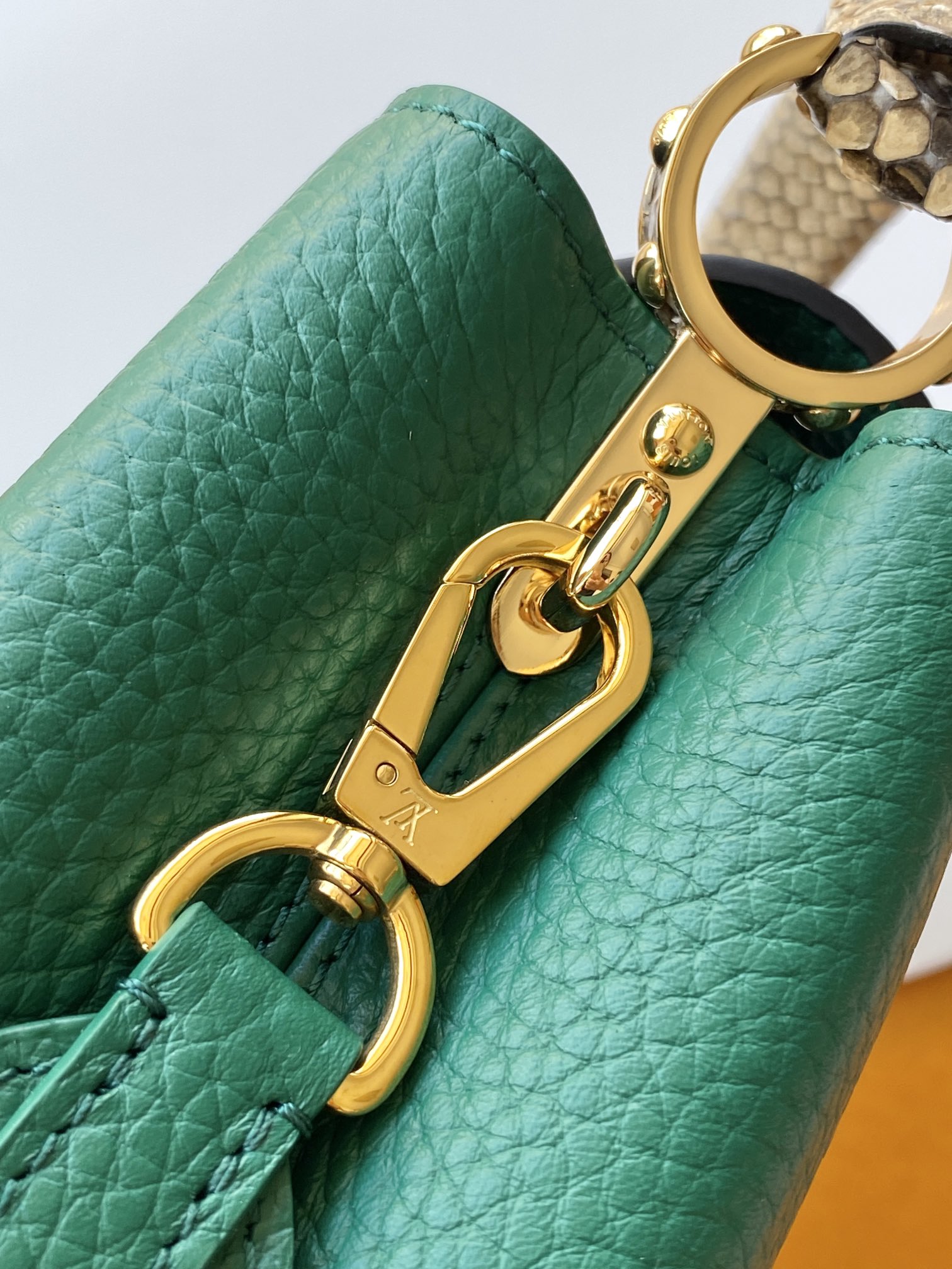 【全钢五金 进口牛皮💋N80931深绿配亮光蟒蛇金扣】Capucines BB手袋 法国进口小牛皮,闪亮