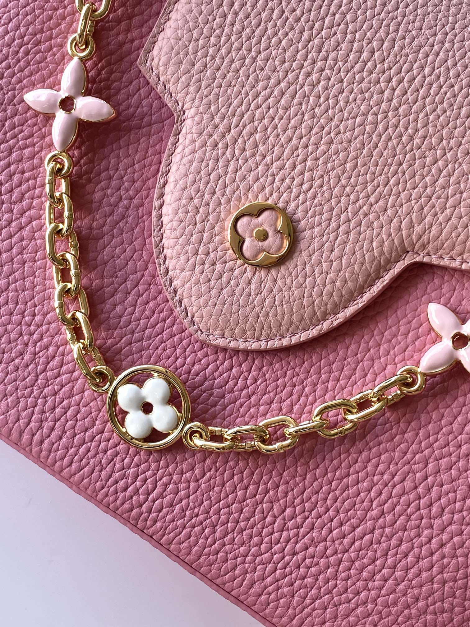 【特级全钢五金💋M20844进口牛皮秋水仙色配浅樱花粉色花卉三拼】本款 Capucines BB 手袋取