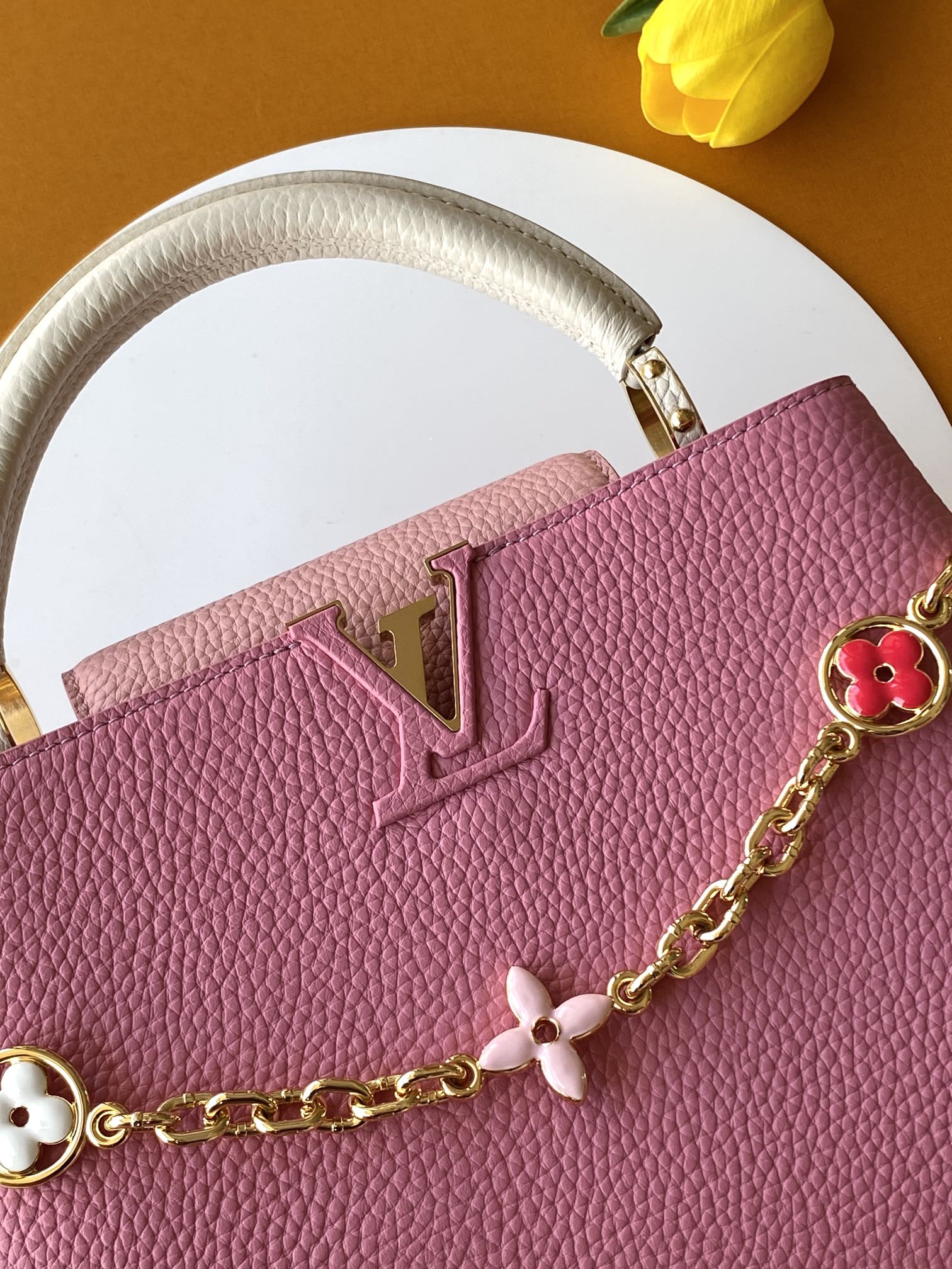 【特级全钢五金💋M20844进口牛皮秋水仙色配浅樱花粉色花卉三拼】本款 Capucines BB 手袋取