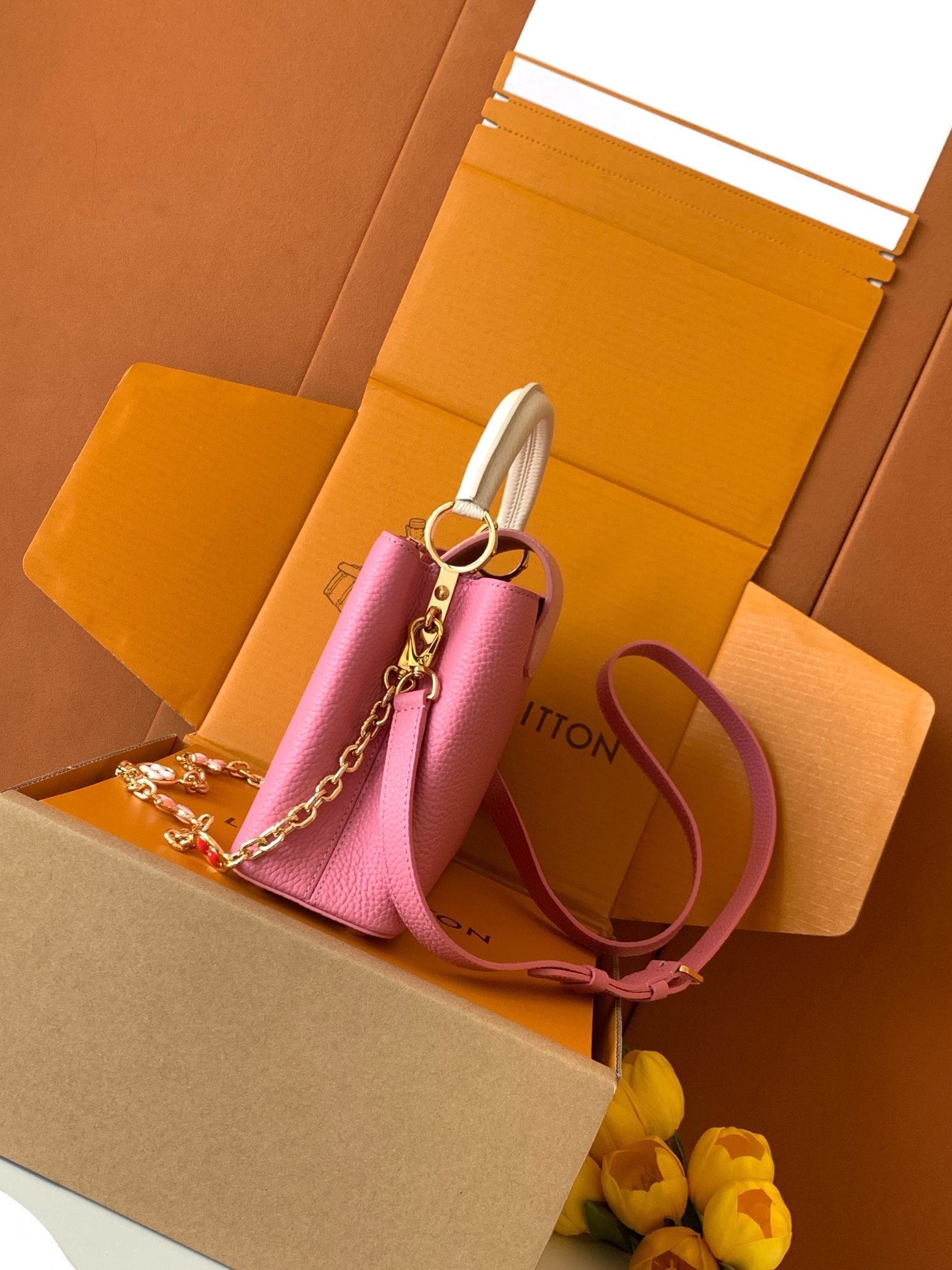 【特级全钢五金💋M20844进口牛皮秋水仙色配浅樱花粉色花卉三拼】本款 Capucines BB 手袋取