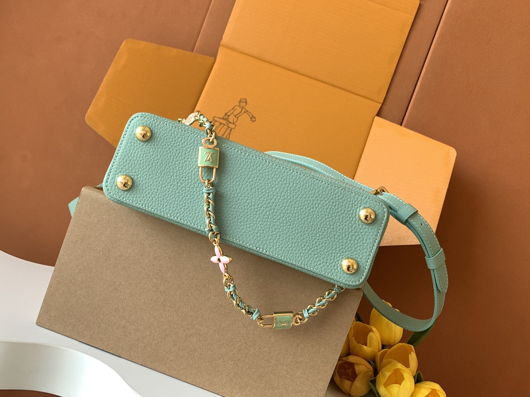 （动态芯片版）【特级全钢五金进口牛皮💋 M23950绿配珍珠白金】本款 Capucines 迷你手袋取材