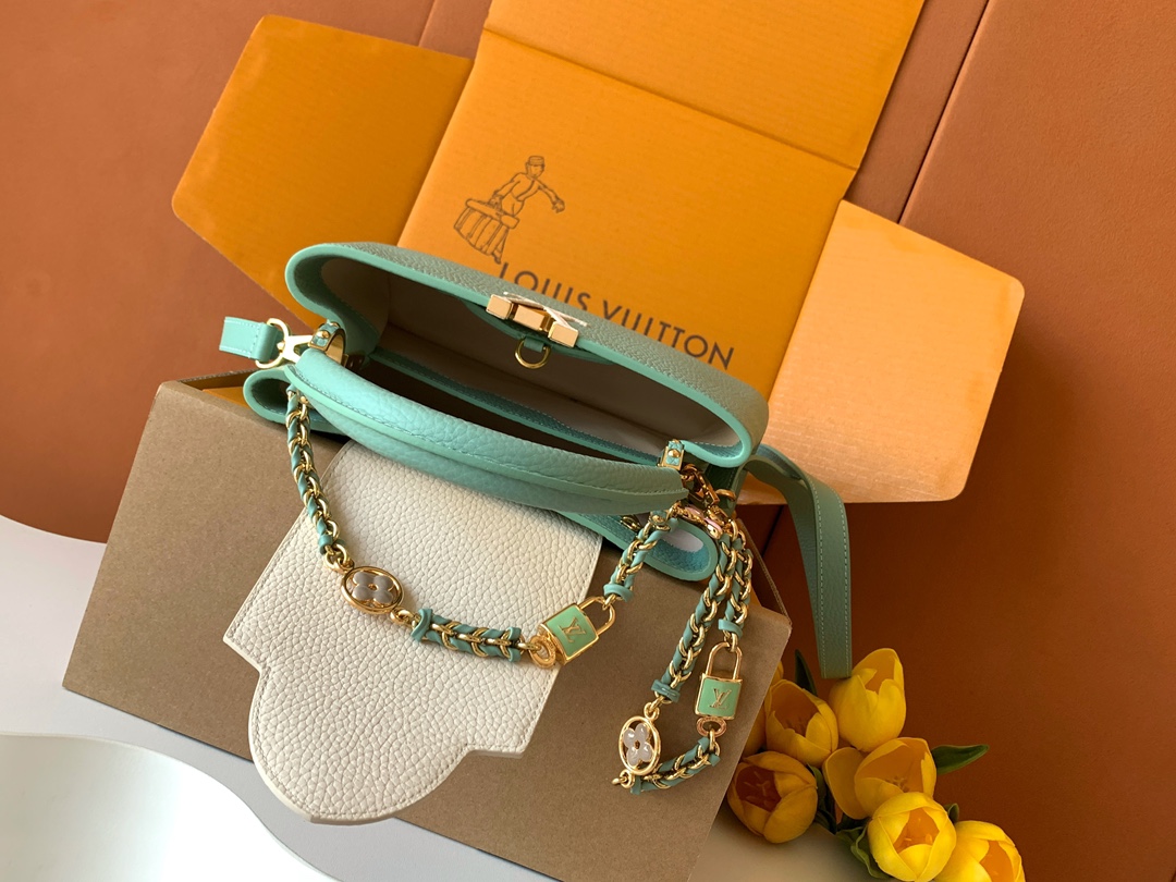 （动态芯片版）【特级全钢五金进口牛皮💋 M23950绿配珍珠白金】本款 Capucines 迷你手袋取材