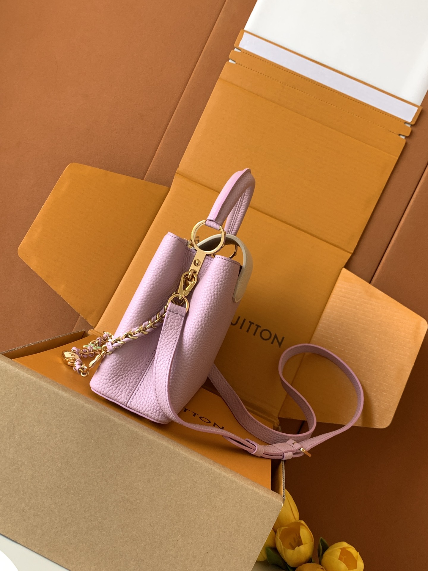 （动态芯片版）【特级全钢五金进口牛皮💋 M23950深粉紫配珍珠白金】本款 Capucines 迷你手袋