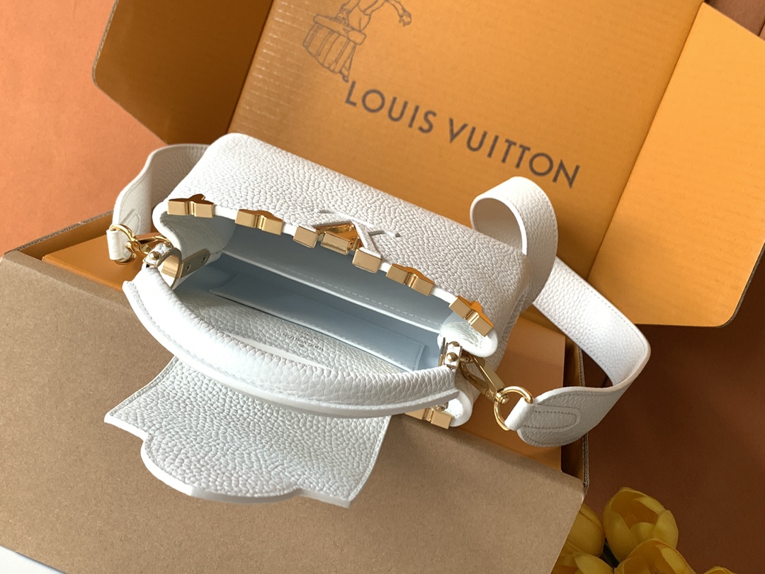 M56669白色金 特级全钢五金 进口牛皮此款 Capucines 迷你手袋由 Taurillon 皮革